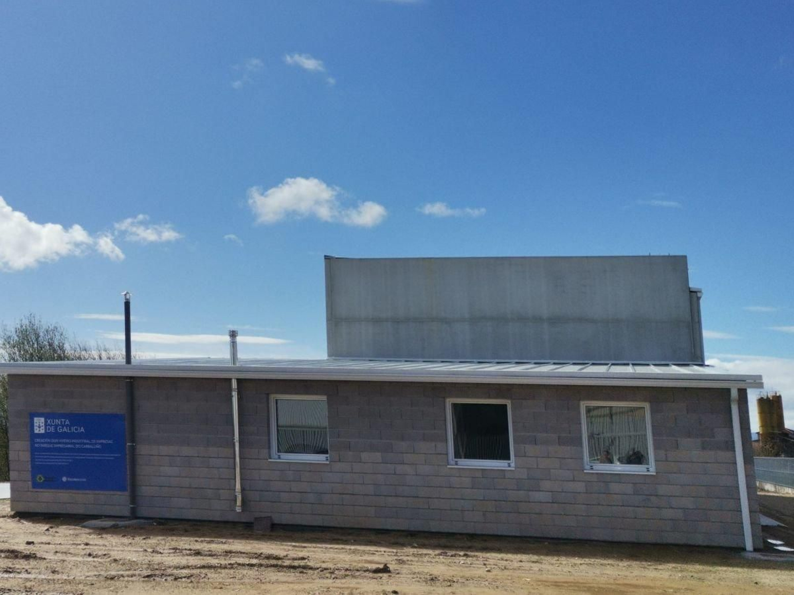 Edificio del futuro vivero de empresas del Área Industrial de Carballiño.