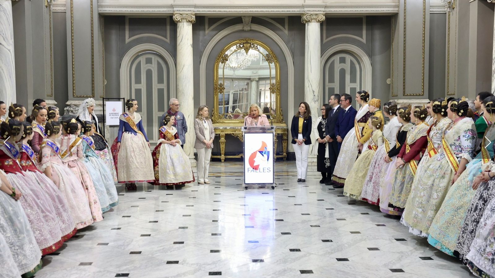Los Cevex durante su recepción en el Ayuntamiento de Valencia