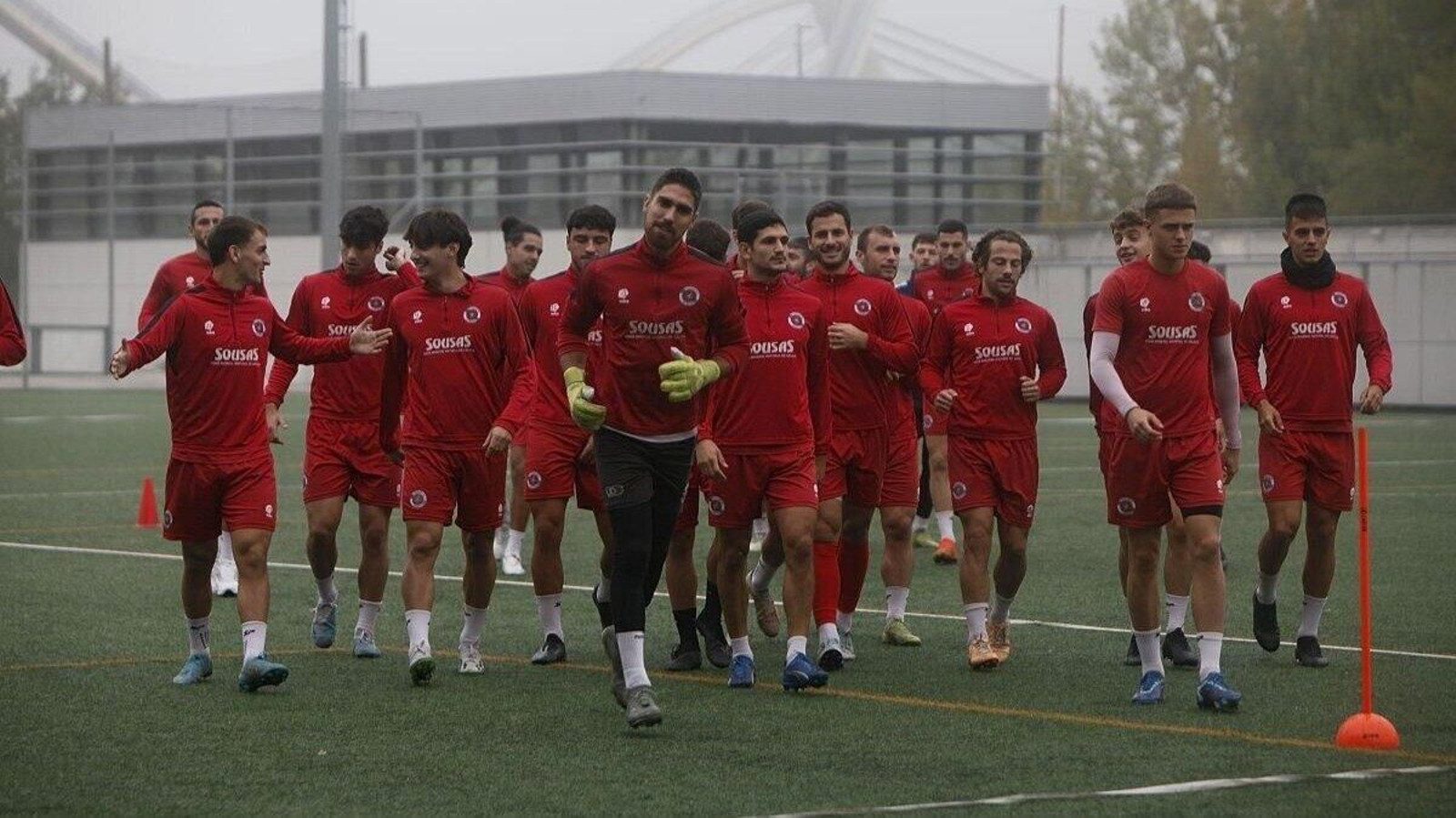 Los jugadores de la UD Ourense se ejercitan en el campo Miguel Ángel-Os Remedios (Foto: Miguel Ángel).