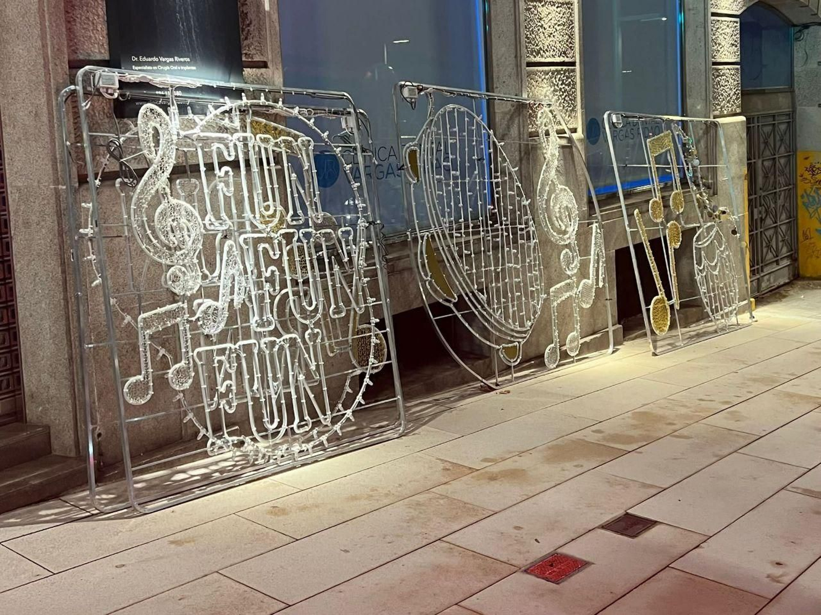 Las luces de Navidad antes de ser instaladas en Gran Vía.