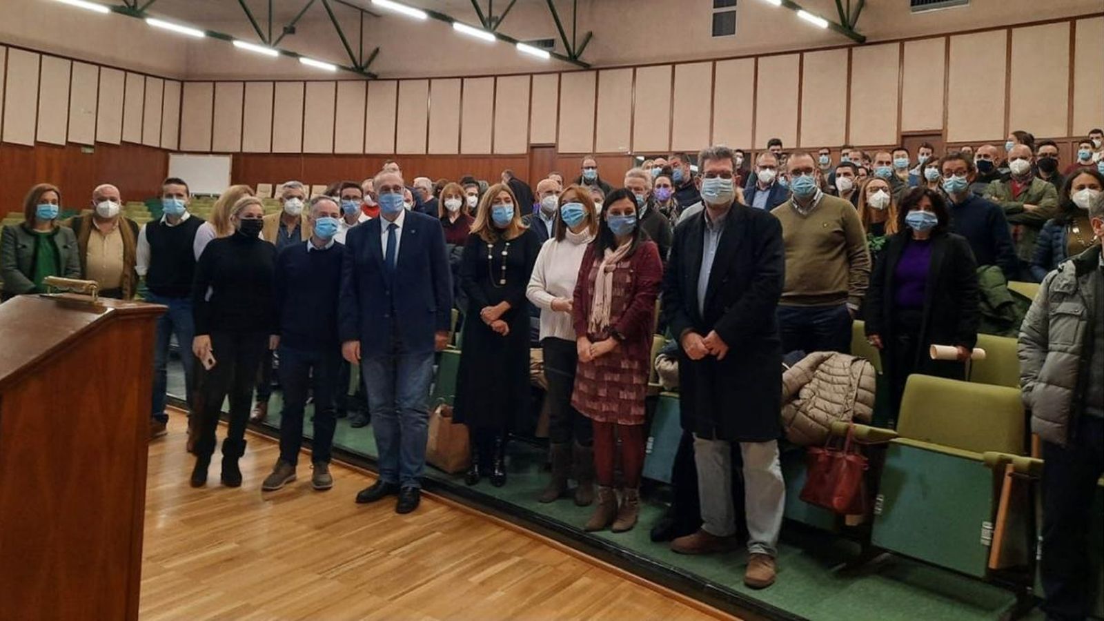 Manuel Reigosa y sus compañeros del grupo H2040 tras ser elegido como candidato.