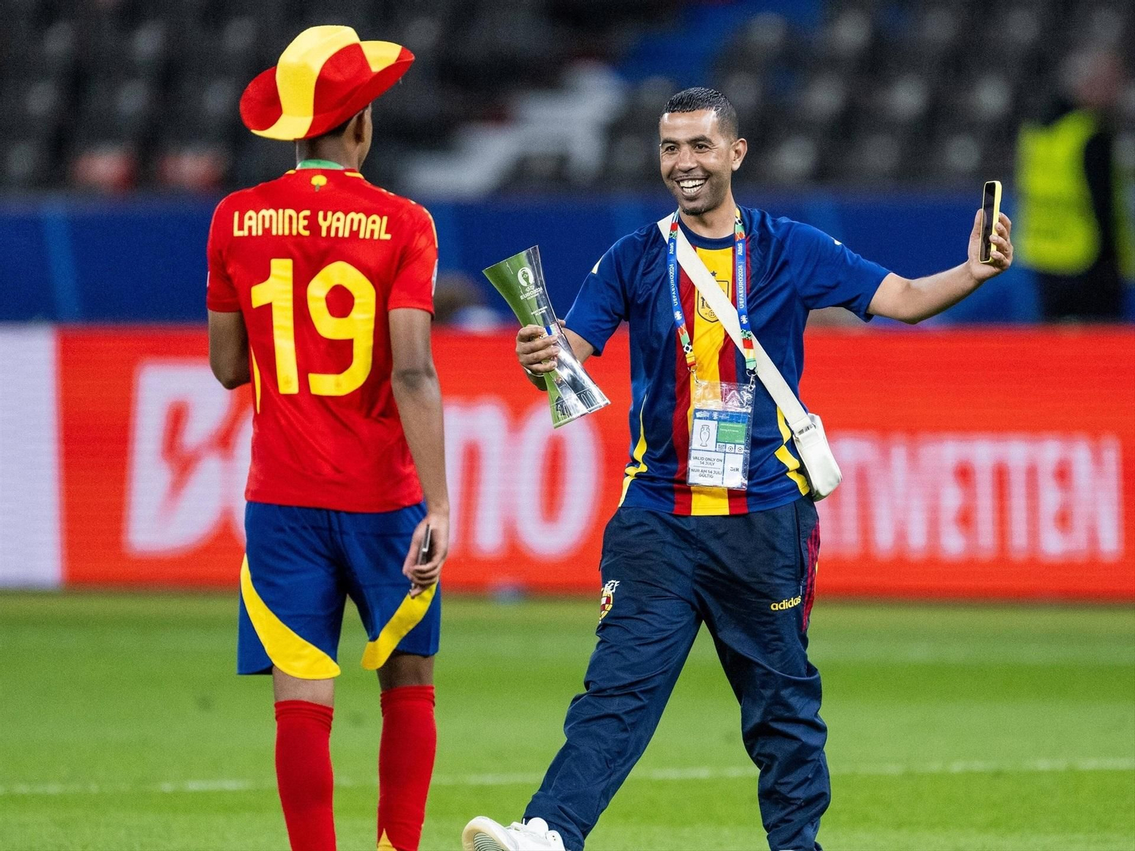 El padre de Lamine Yamal en la celebración de la Eurocopa