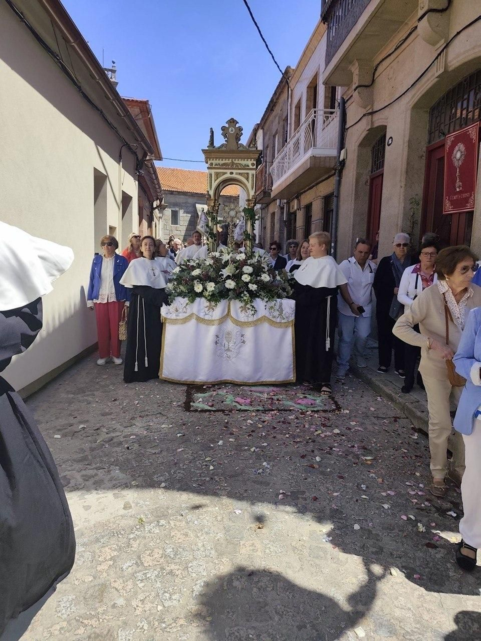 Alfombras florales y procesión del Corpus en Bouzas.