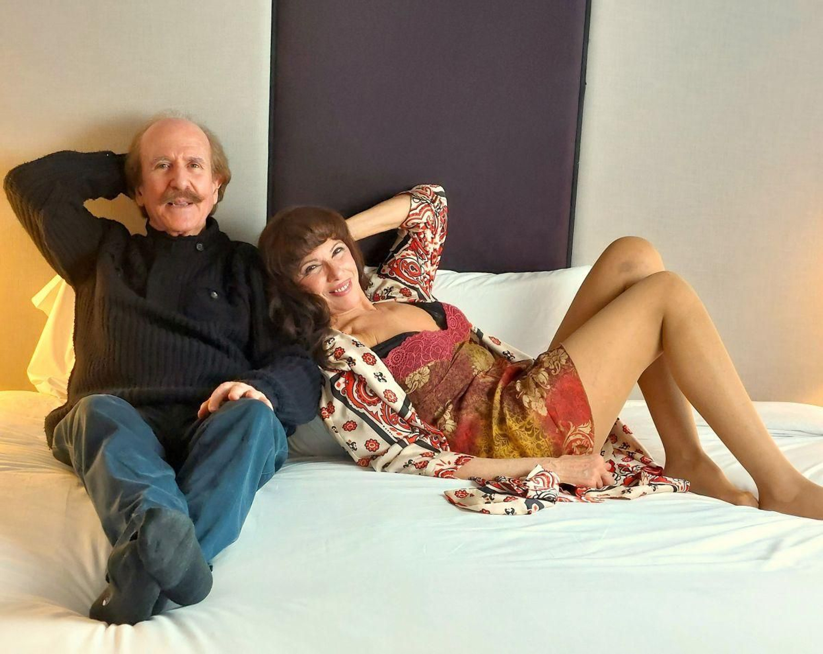 El cineasta vigués Juan Pinzás y la actriz Isabel del Toro, en un descanso del rodaje.