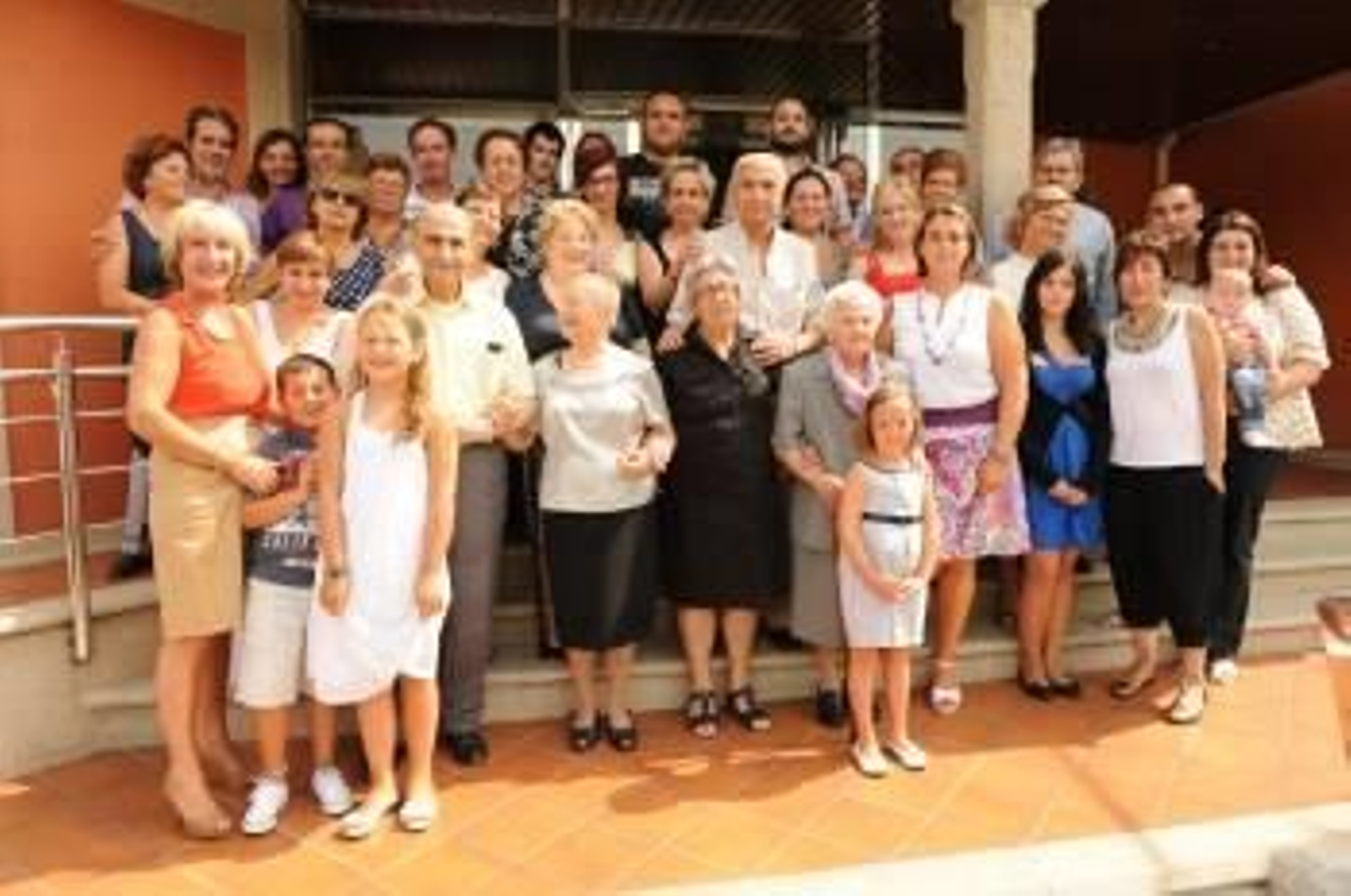 Casi cuarenta personas se reunieron para felicitarla