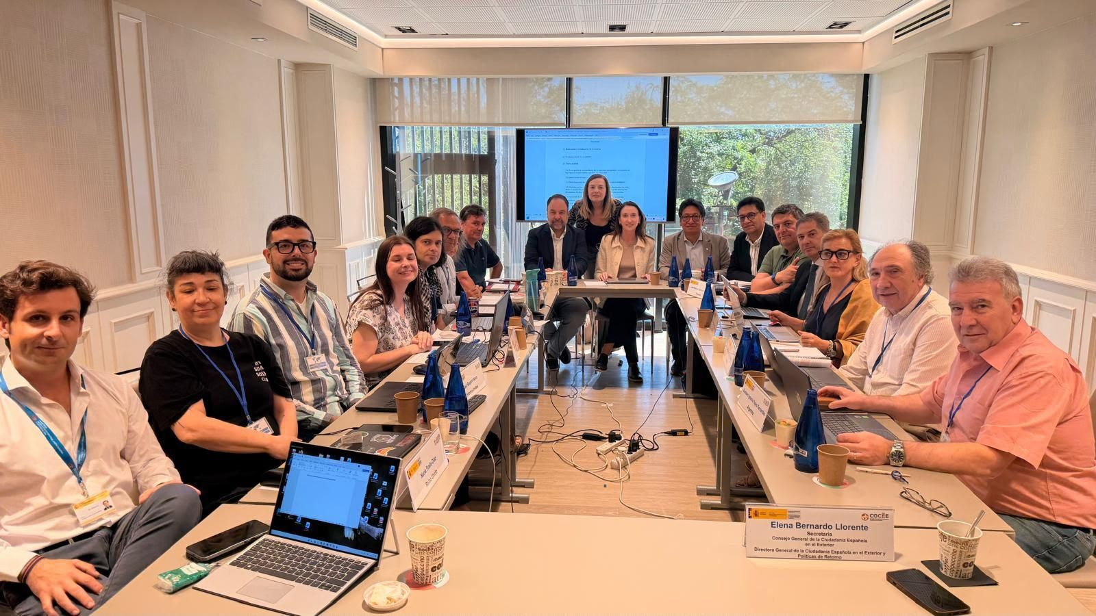 Desarrollo de la reunión entre el CGCEE y el FISI