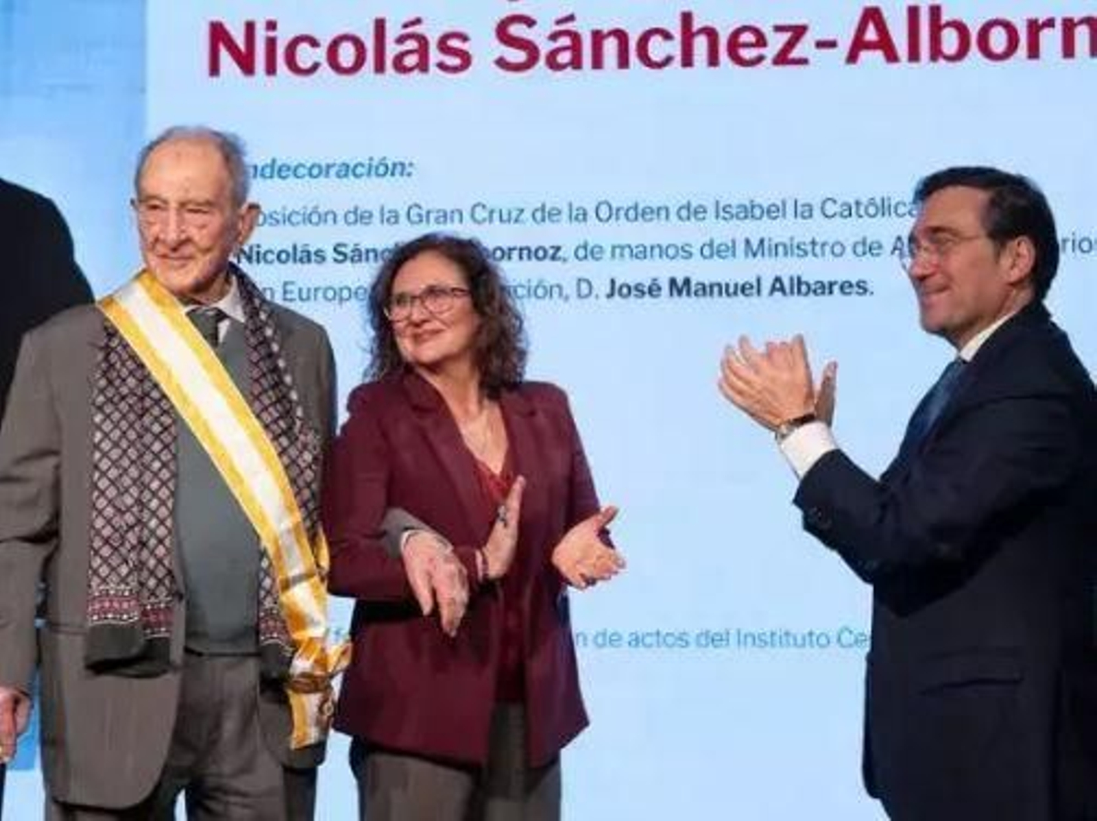 Albornoz durante el homenaje