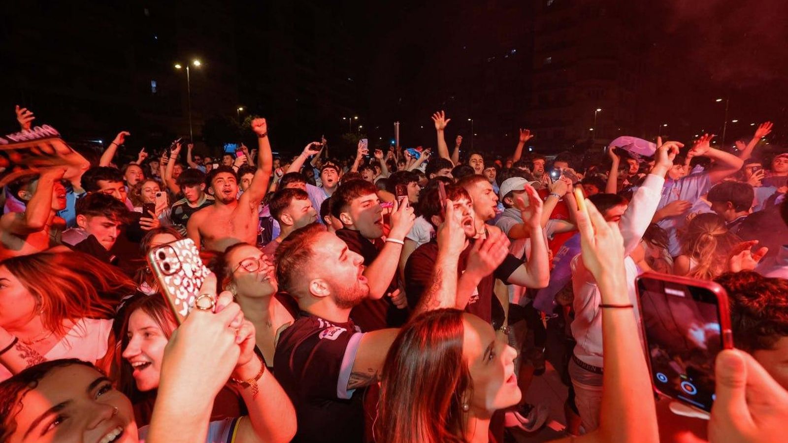 Galería | La afición celeste celebra el billete a Europa del Celta