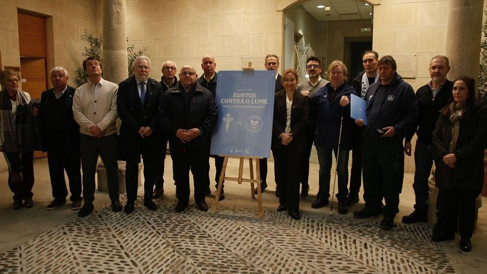 Autoridades, asistentes y representantes de los municipios, en la foto de familia.