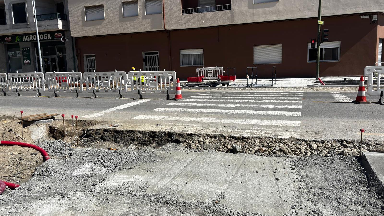 Uno de los pasos peatonales por los que tienen que transitar los vecinos.