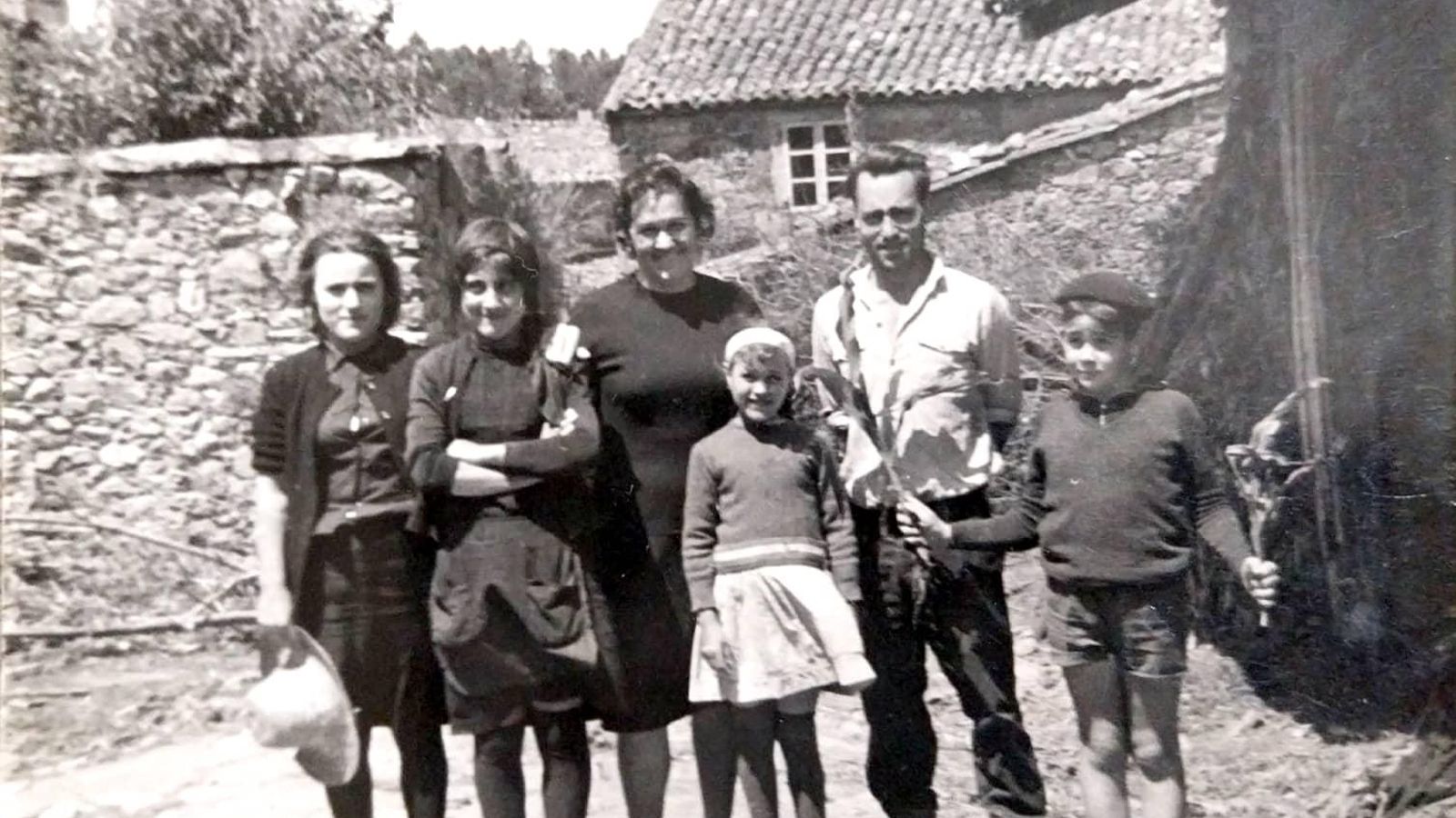 Carlos Ameijeiras en Xora, con su madre y familiares