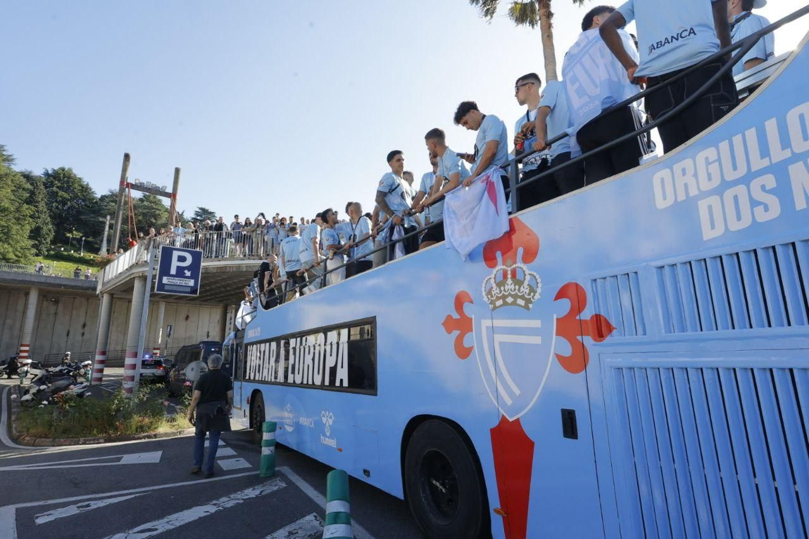 Galería | Fiesta celeste en Vigo por la vuelta del Celta a Europa