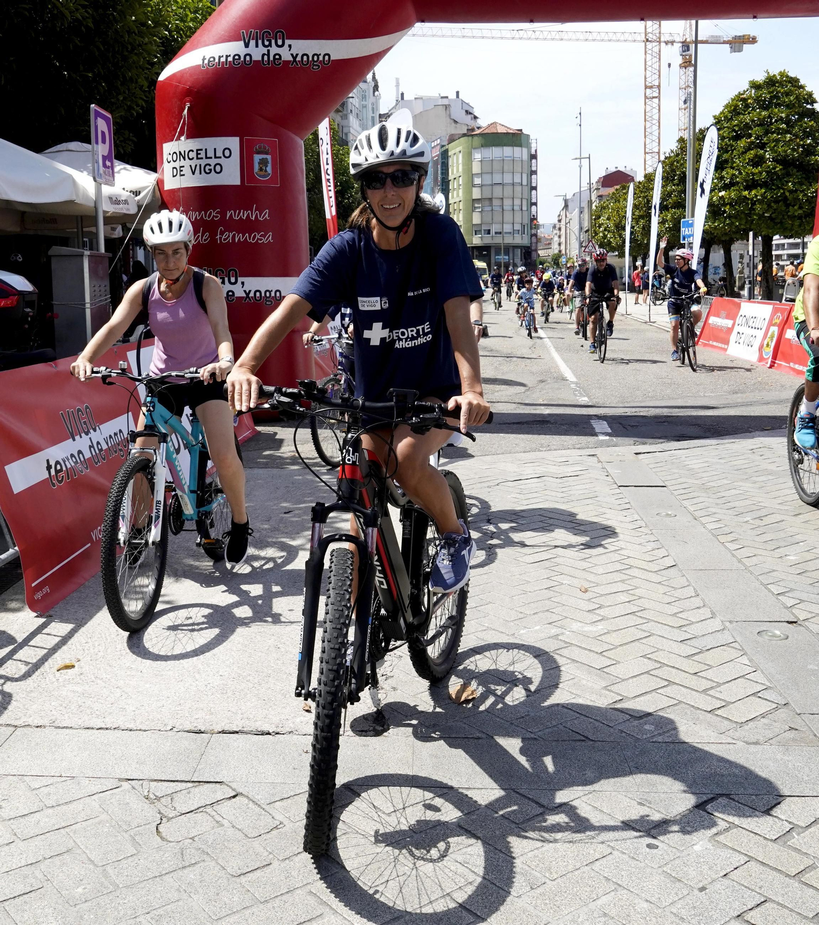 Galería | El ciclismo toma Vigo con la primera edición del Día de la Bici de Atlántico