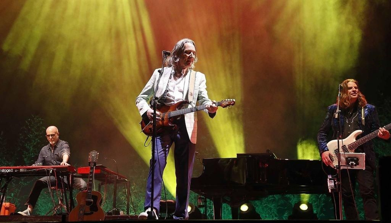 Roger Hodgson conquistó a los asistentes al concierto. Guiños y comentarios lo hicieron cercano a los espectadores en la que fue su tercera actuación en Vigo. // JV Landín