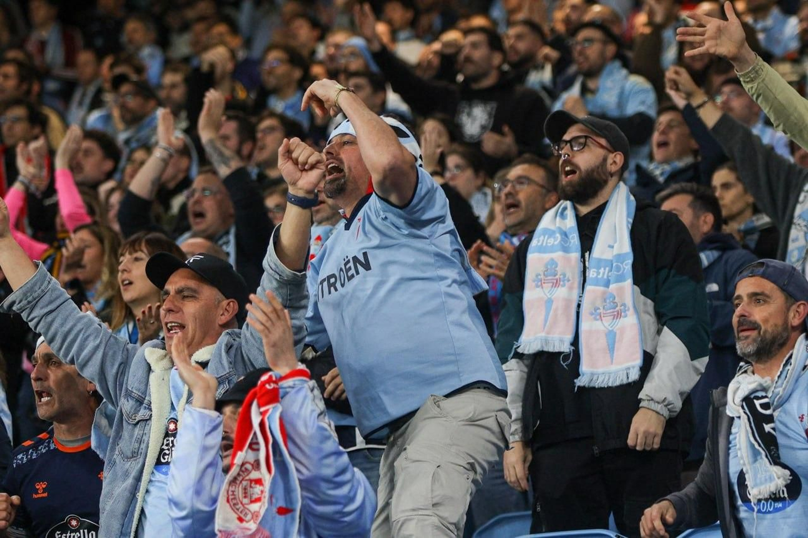 Galería | El Celta y el Olympique, un duelo de altura en Balaídos