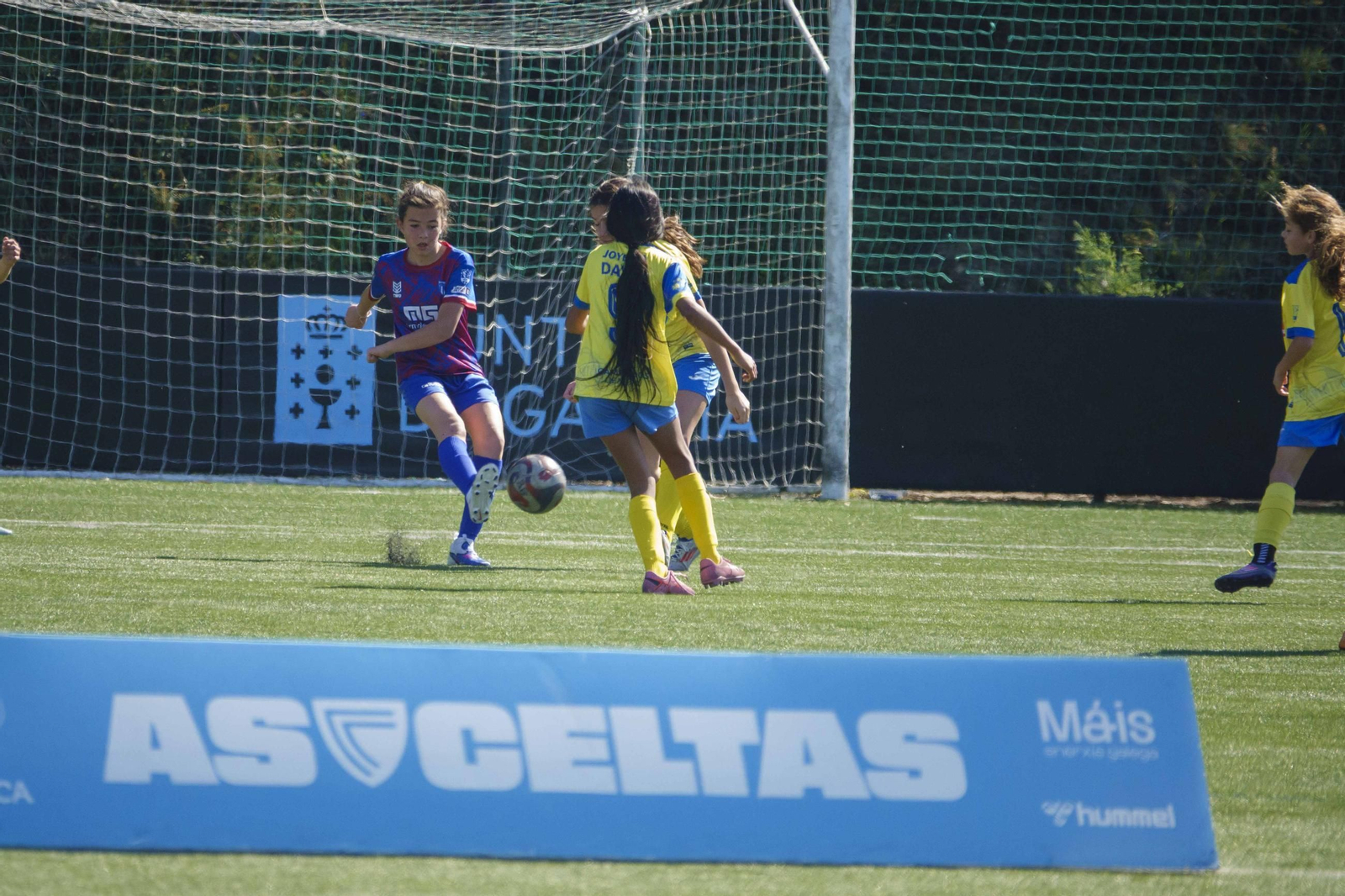 Galería | El fútbol femenino se cita en A Madroa para la II Copa Máis Enerxía