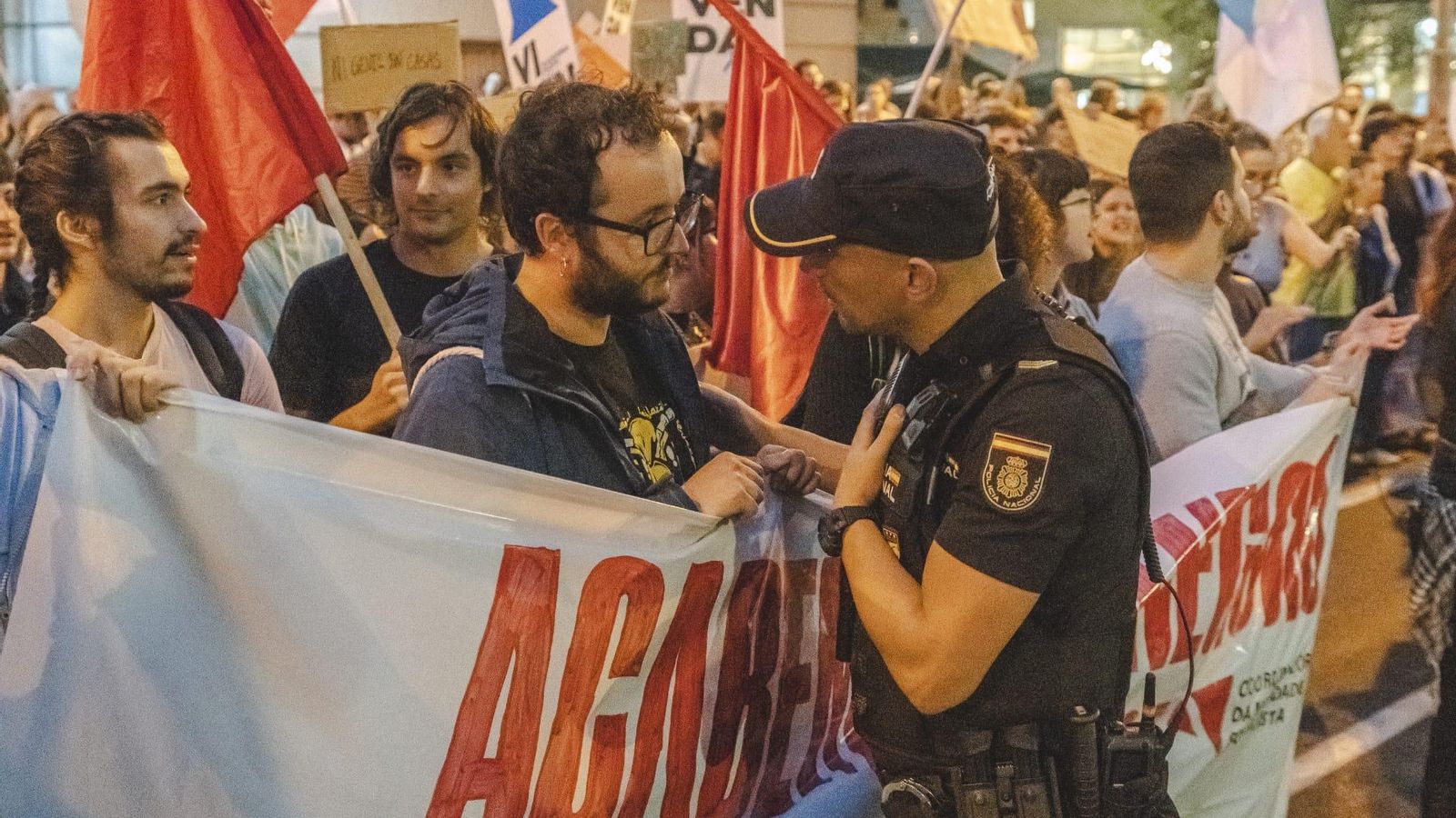 La concentración denuncia el aumento de los alquileres y la falta de oferta de vivienda en Ourense.