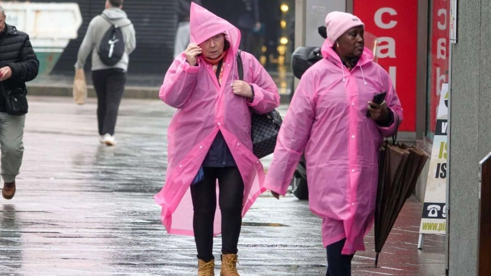 Bajo la lluvia ayer, un día más. Todos los de 2026, incluso el sábado, aunque poco.