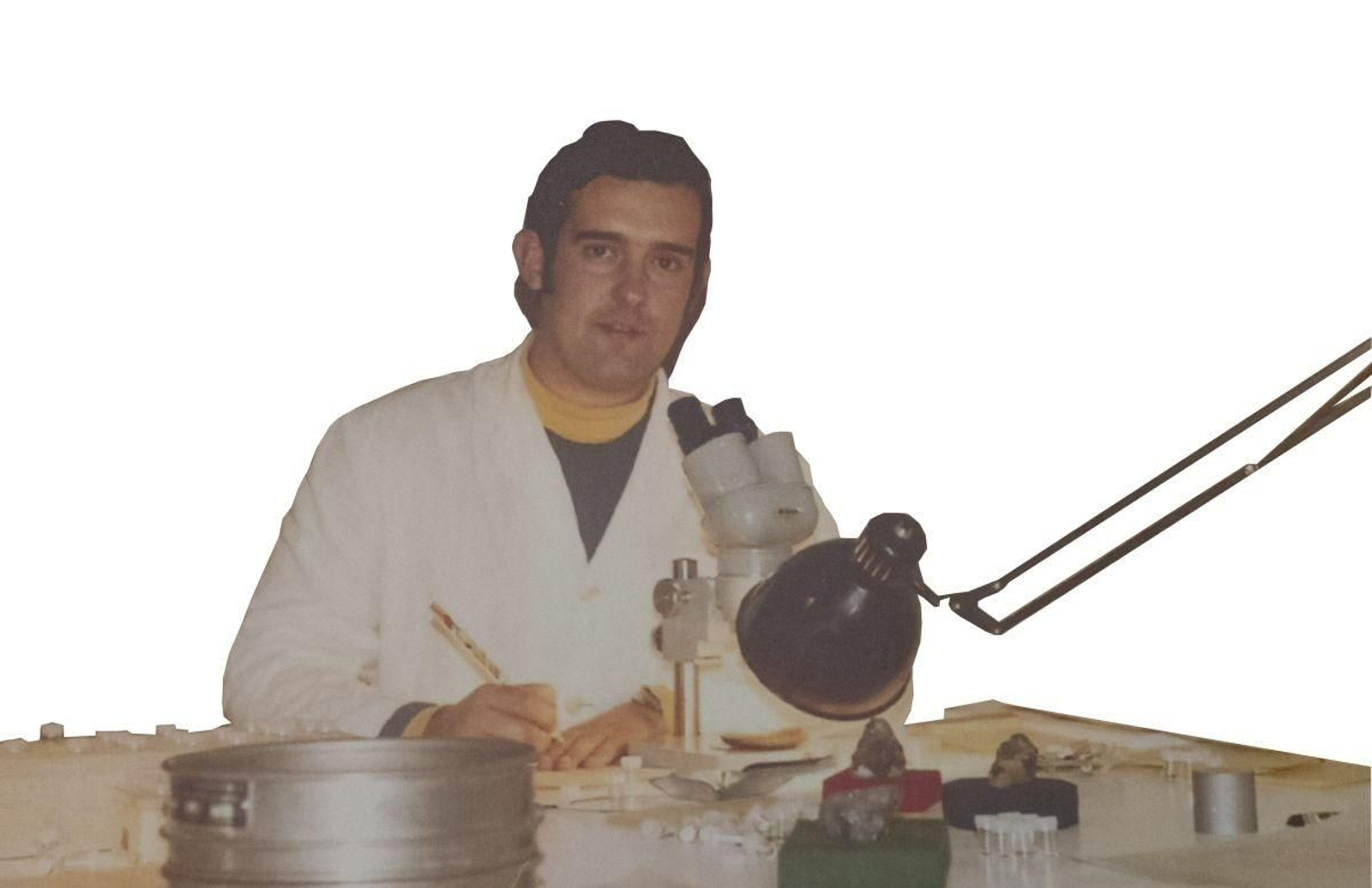 J. Nespereira el geólogo que disfruto recogiendo piedras, cristales y lo que la naturaleza le ofrecía