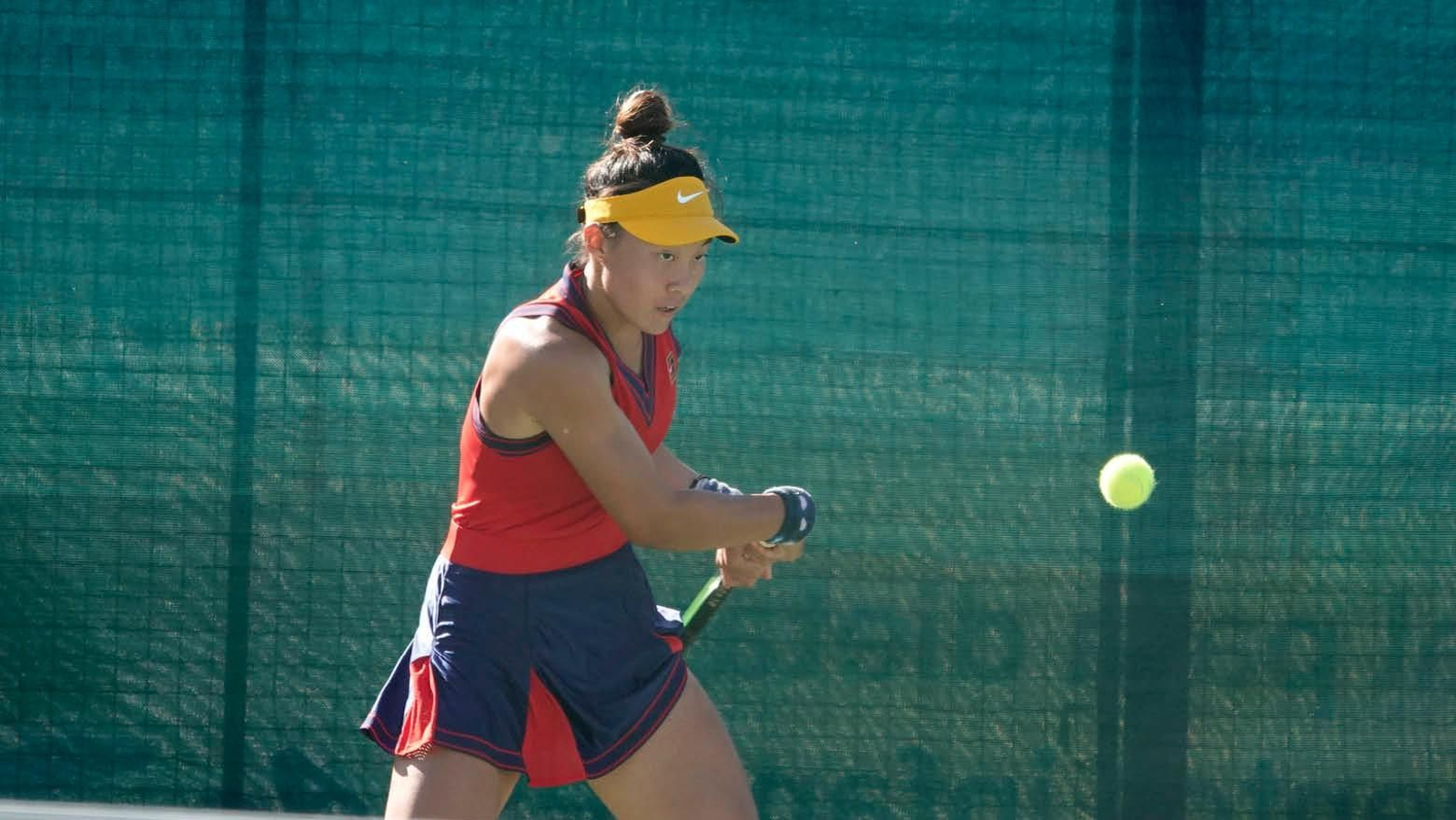 Jugadoras de distintas nacionalidades empezaron a disputar ayer la fase previa en las pistas de Samil.