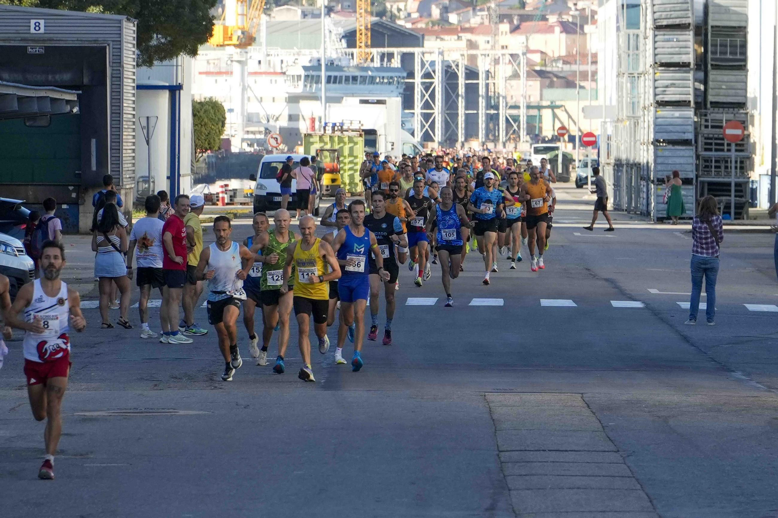 Galería | El puerto pesquero de Vigo acoge hasta cinco carreras organizadas por Carlos Adán
