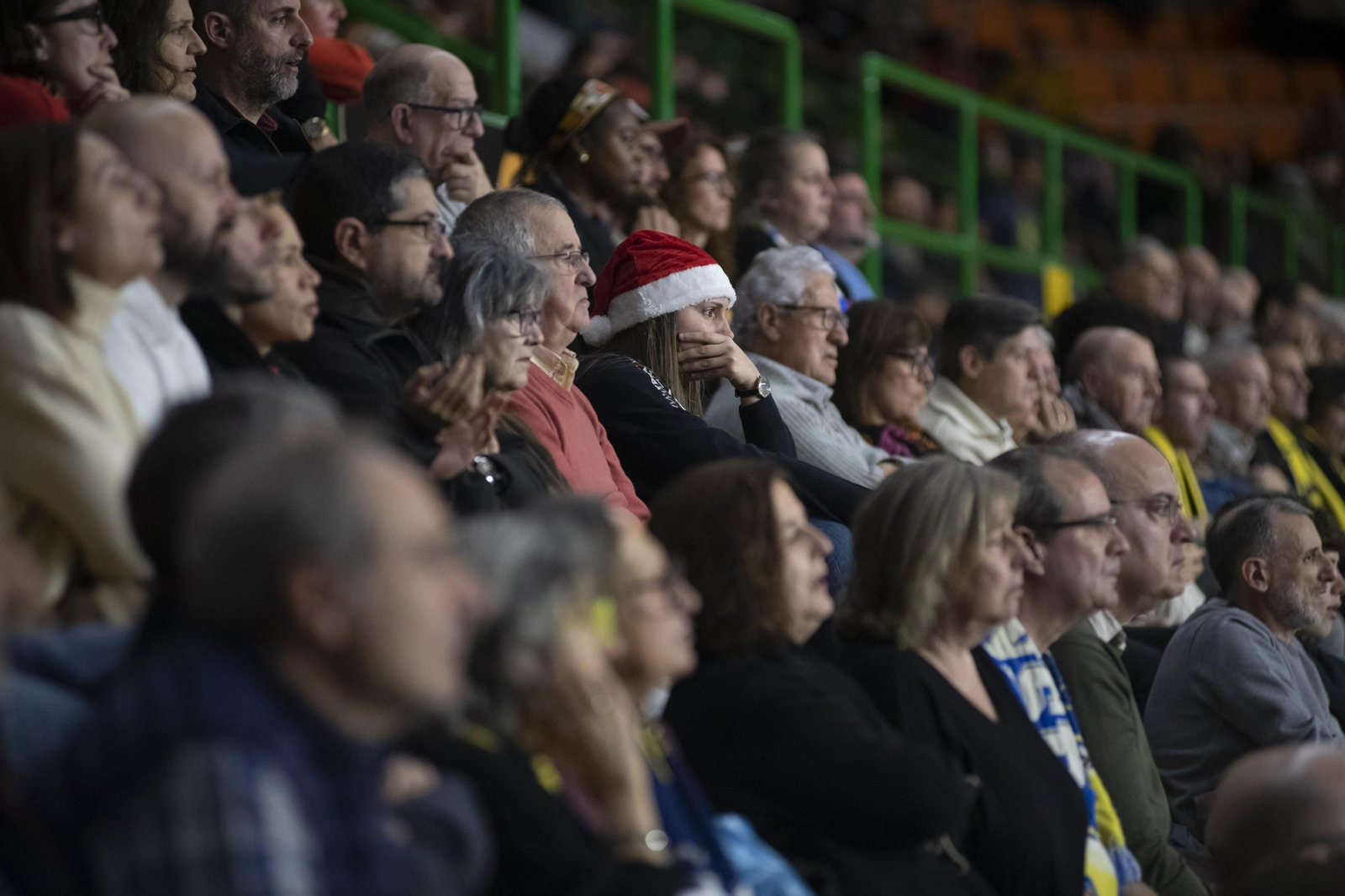 Galería | El Pazo se llena de Navidad en la primera derrota del COB como local