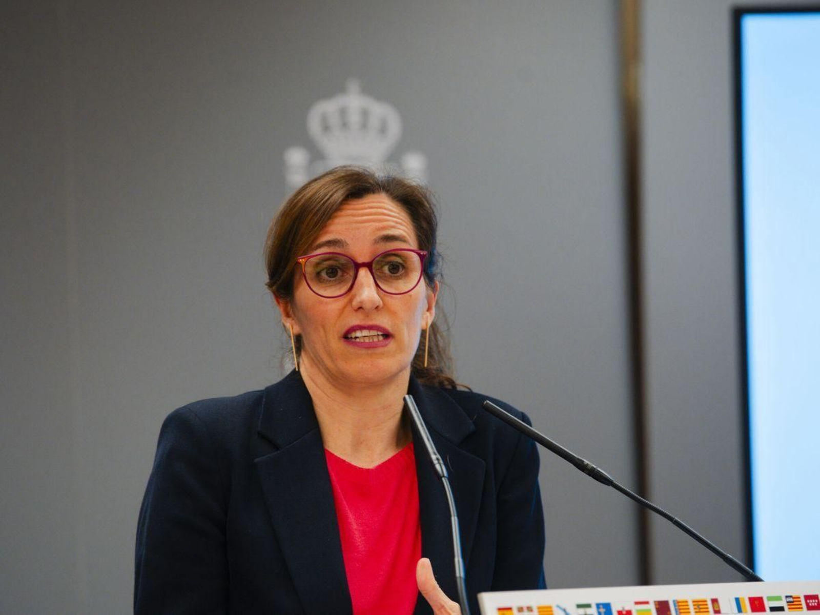 La ministra de Sanidad, Mónica García, responde a las informaciones desde EEUU.