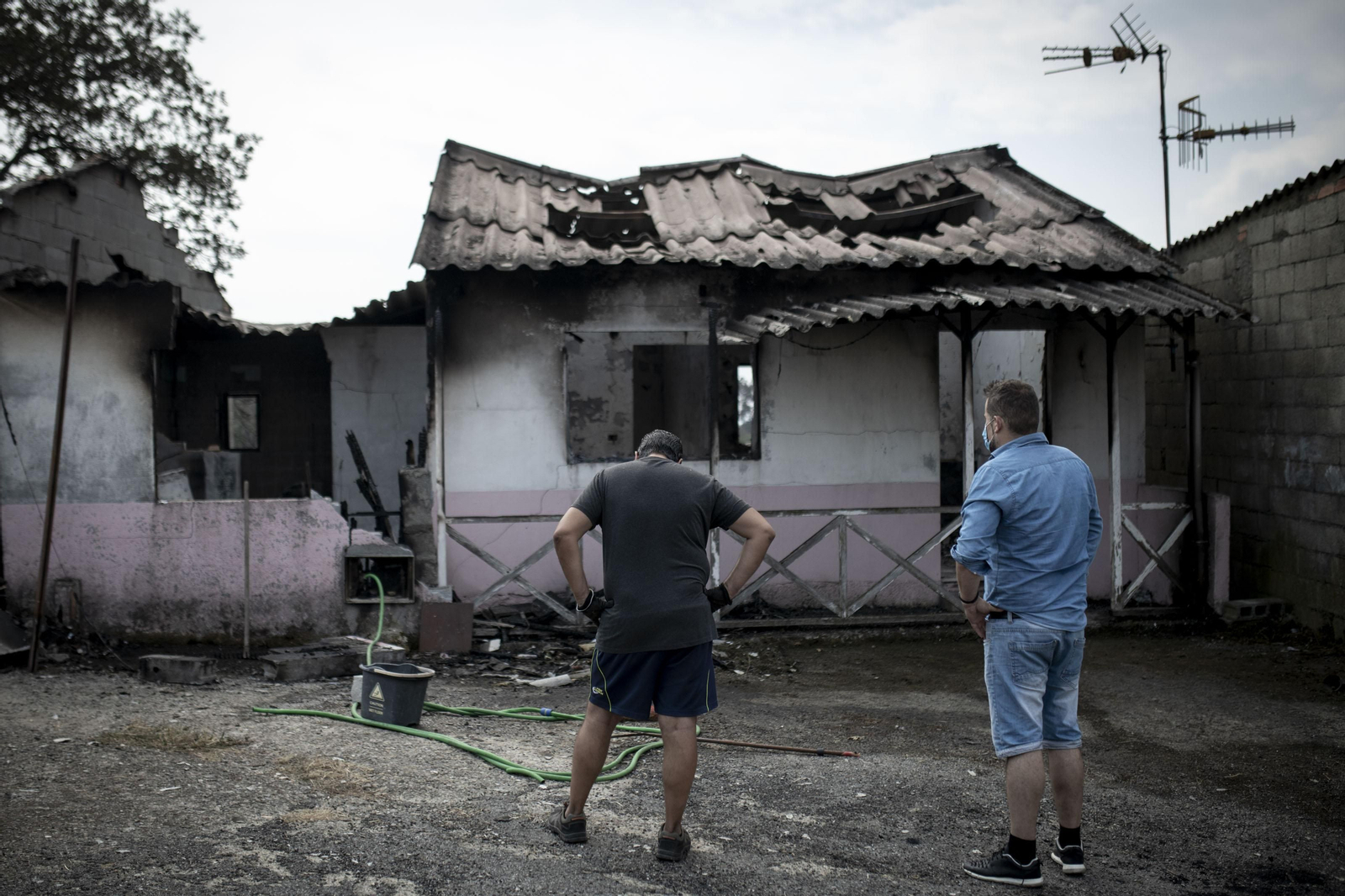 Incendio en el concello de Cualedro con varios focos en diferentes localidades como Carzoá, Cualedro ou San Martiño.