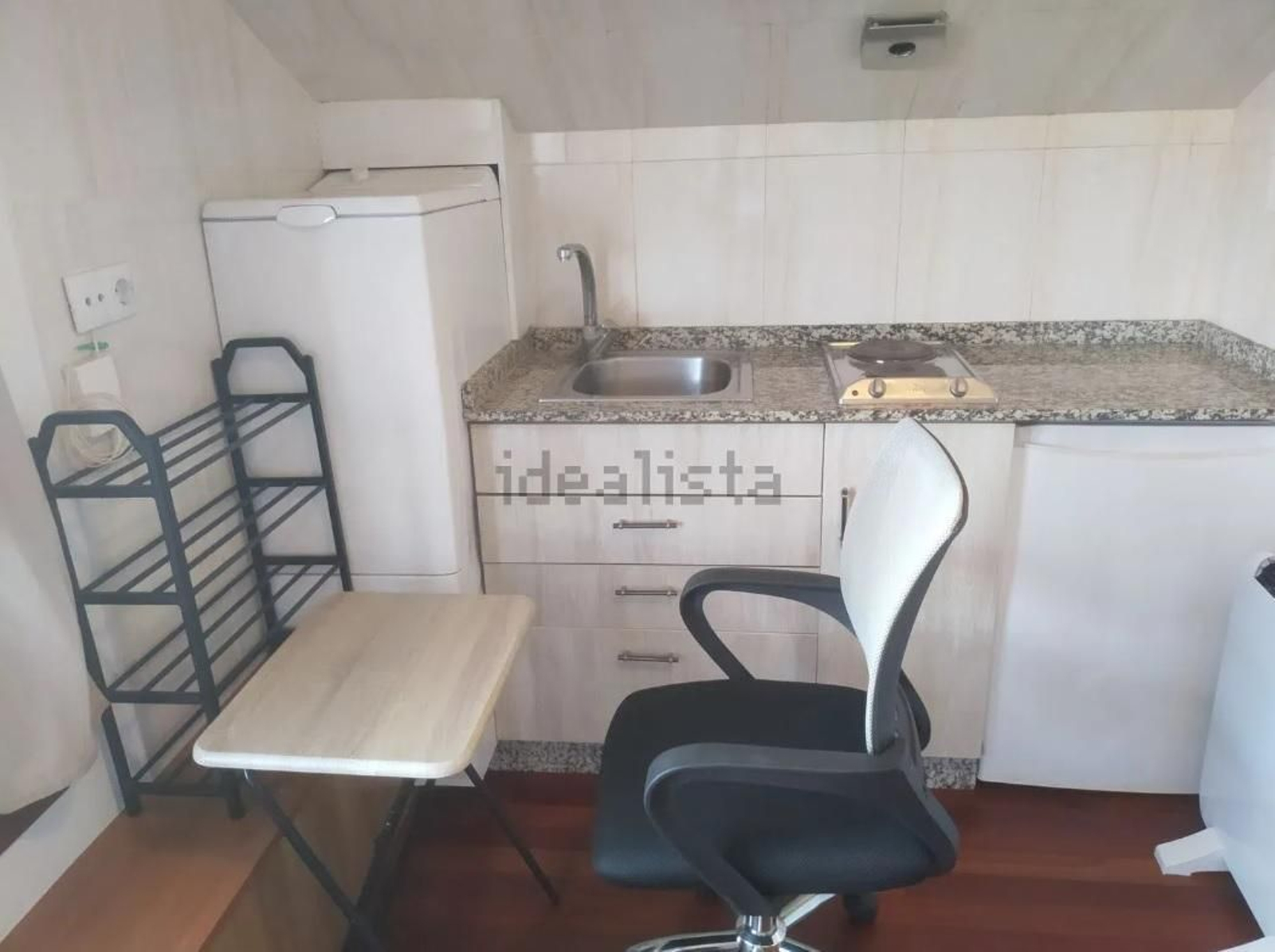 Galería | Así es el minipiso de 12 metros cuadrados que se alquila por 240 euros en Ourense, en fotos