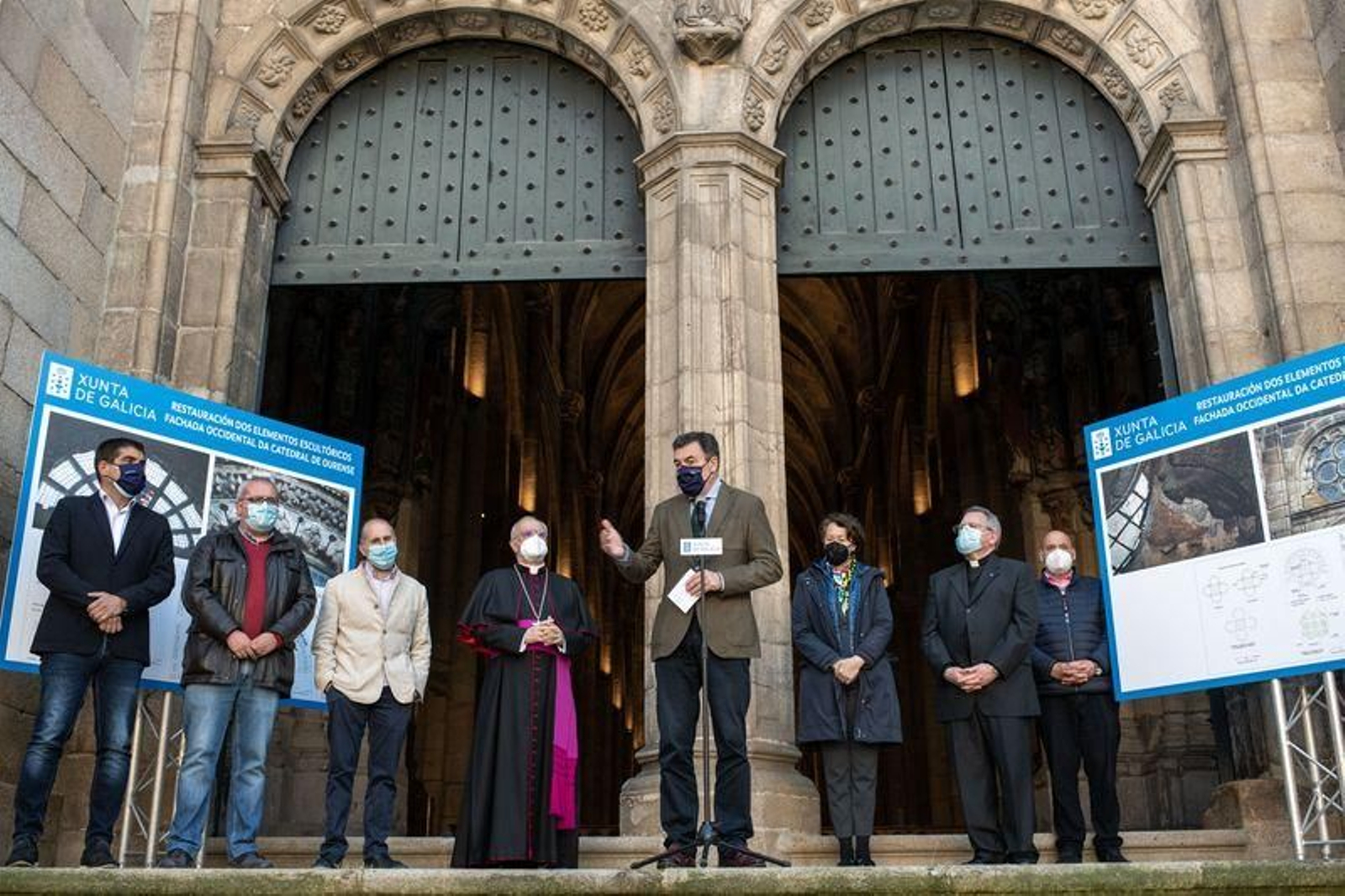 Visita del conselleiro de Cultura, Román Rodríguez, y del delegado territorial en Ourense, Gabriel Alén, a la Catedral // FOTO: ÓSCAR PINAL