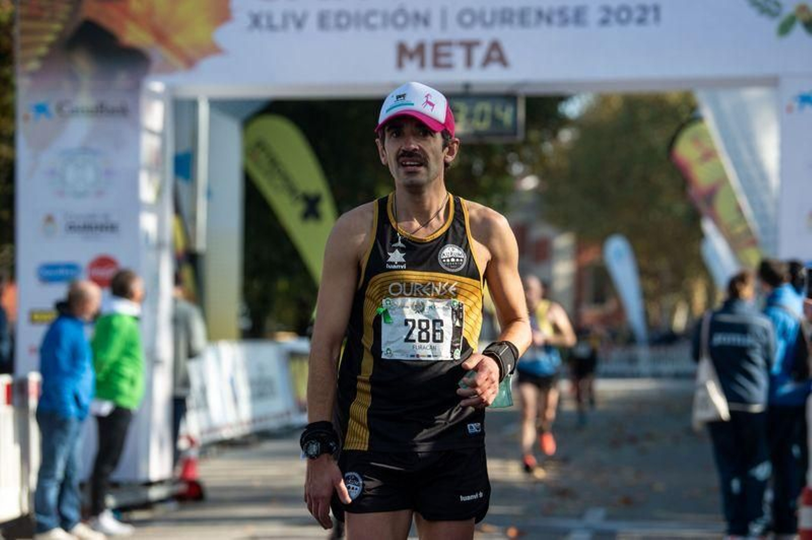 Alfredo Ferreiro, tras cruzar la meta en la edición de 2021 de la Popular do San Martiño (ÓSCAR PINAL).