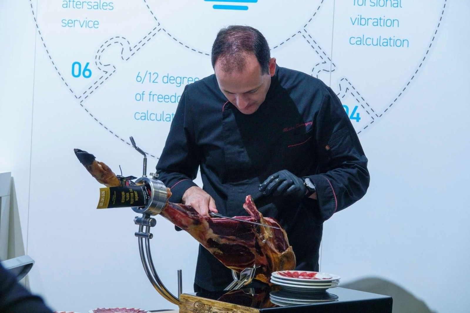 Galería | Navalia abre sus puertas y sitúa a Vigo en el epicentro mundial del naval