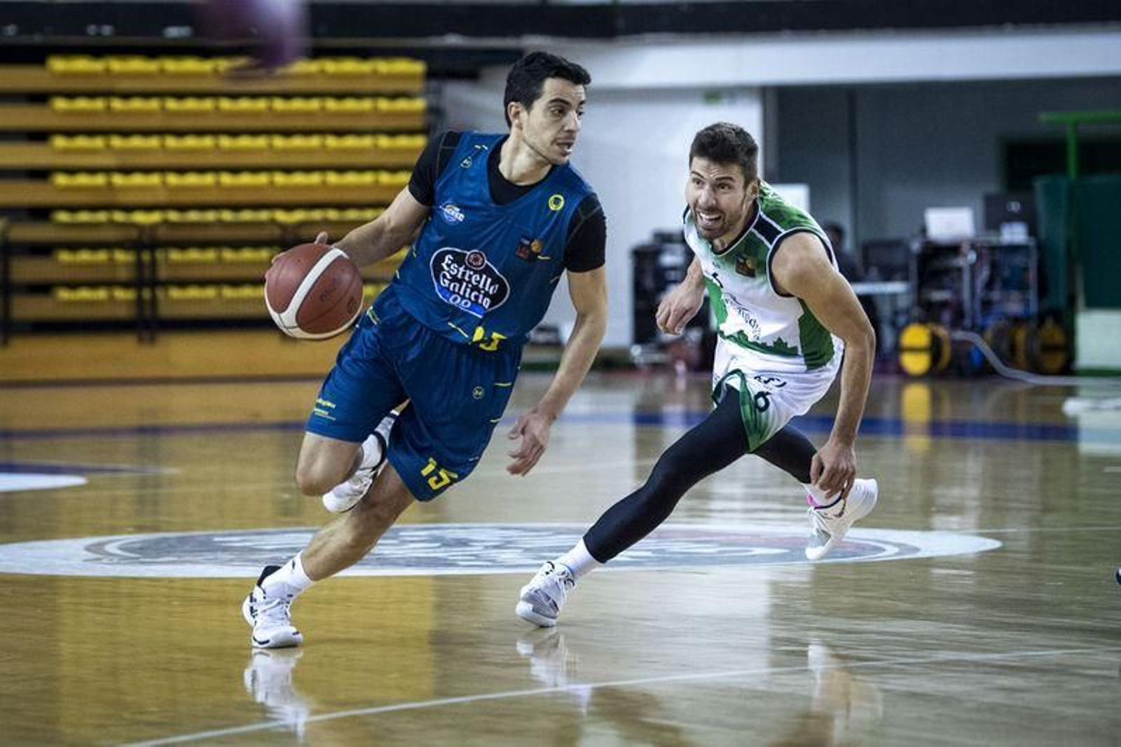 Partido en el Pazo entre el COB y el Cáceres // FOTO: ÓSCAR PINAL