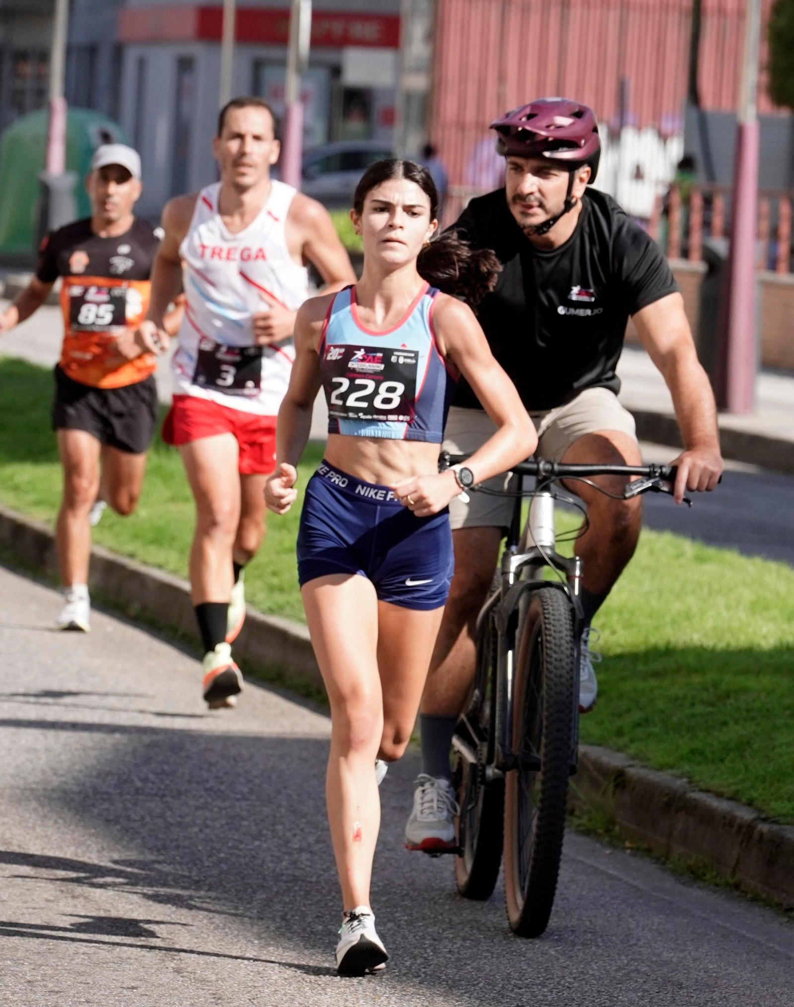 Galería | O Porriño une deporte y trabajo en una carrera multitudinaria