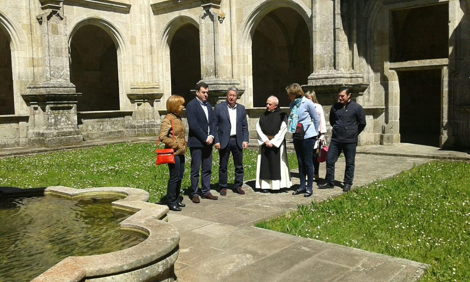 La visita del Conselleiro al monasteiro de Oseira.