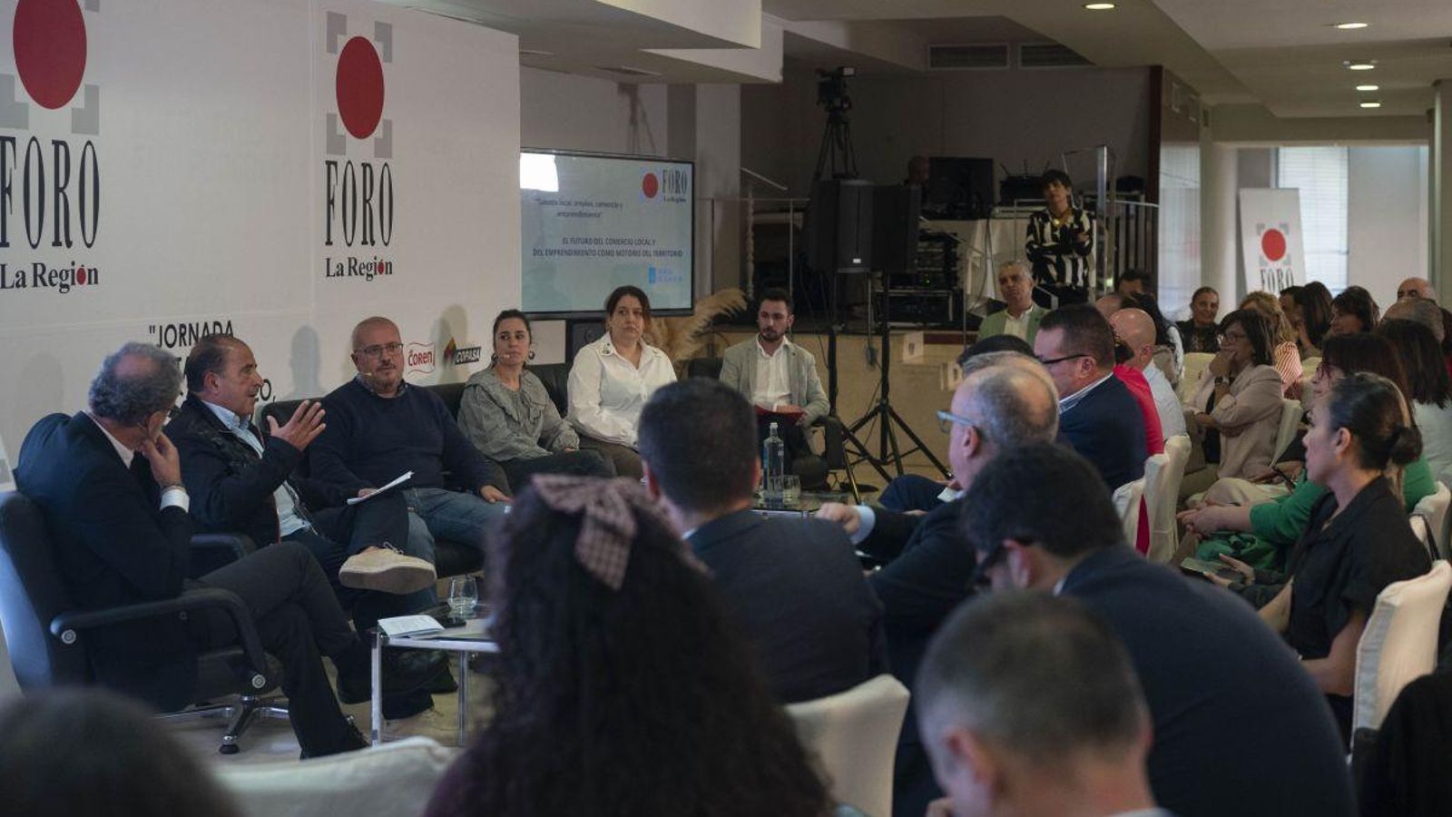Foro sobre talento local, comercio y emprendimiento.