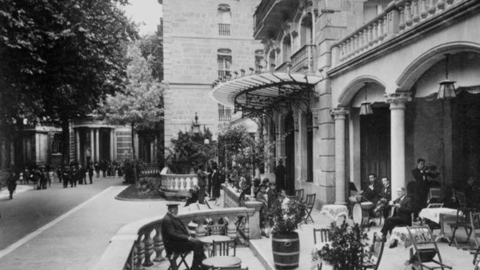 El Gran Hotel del Balneario de Mondariz en 1920, en el último verano con Doña Emilia.
