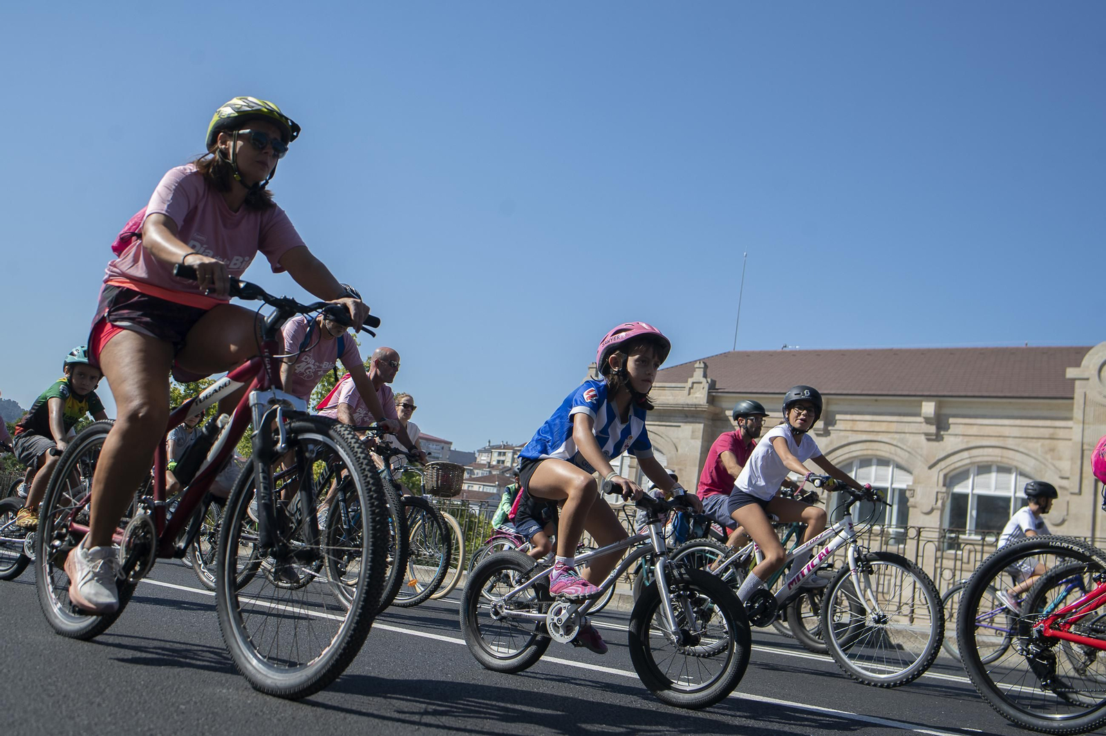 Galería | Ourense disfruta de un Día da Bici con sol, ambiente familiar y regalos