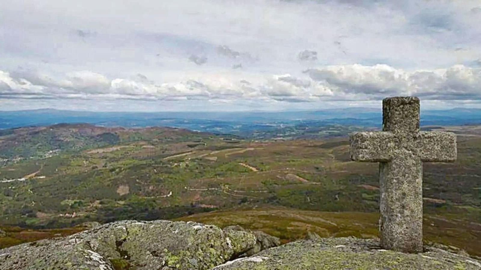 Cruz en Penagache, Padrenda, por onde pasa o Camiño.