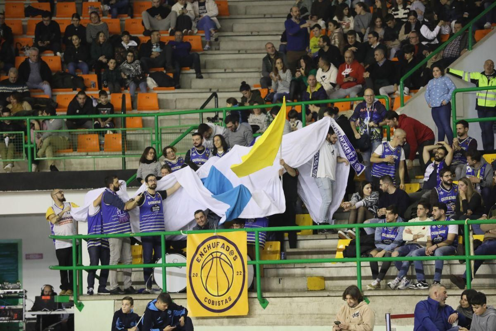 Aficionados cobistas durante un partido.