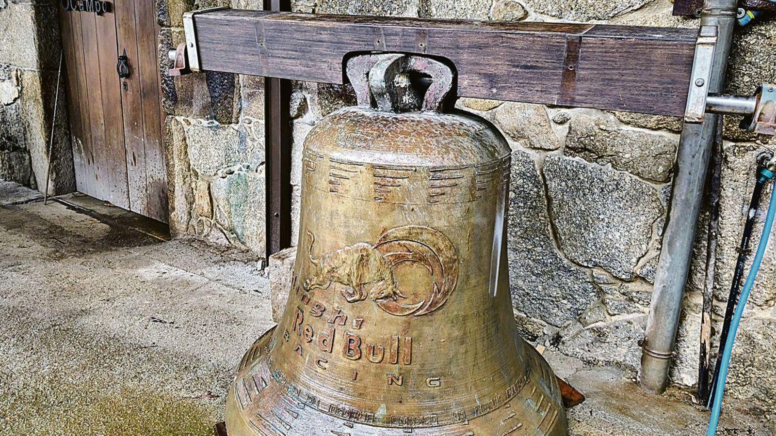 Campana de una tonelada hecha para Barcelona.