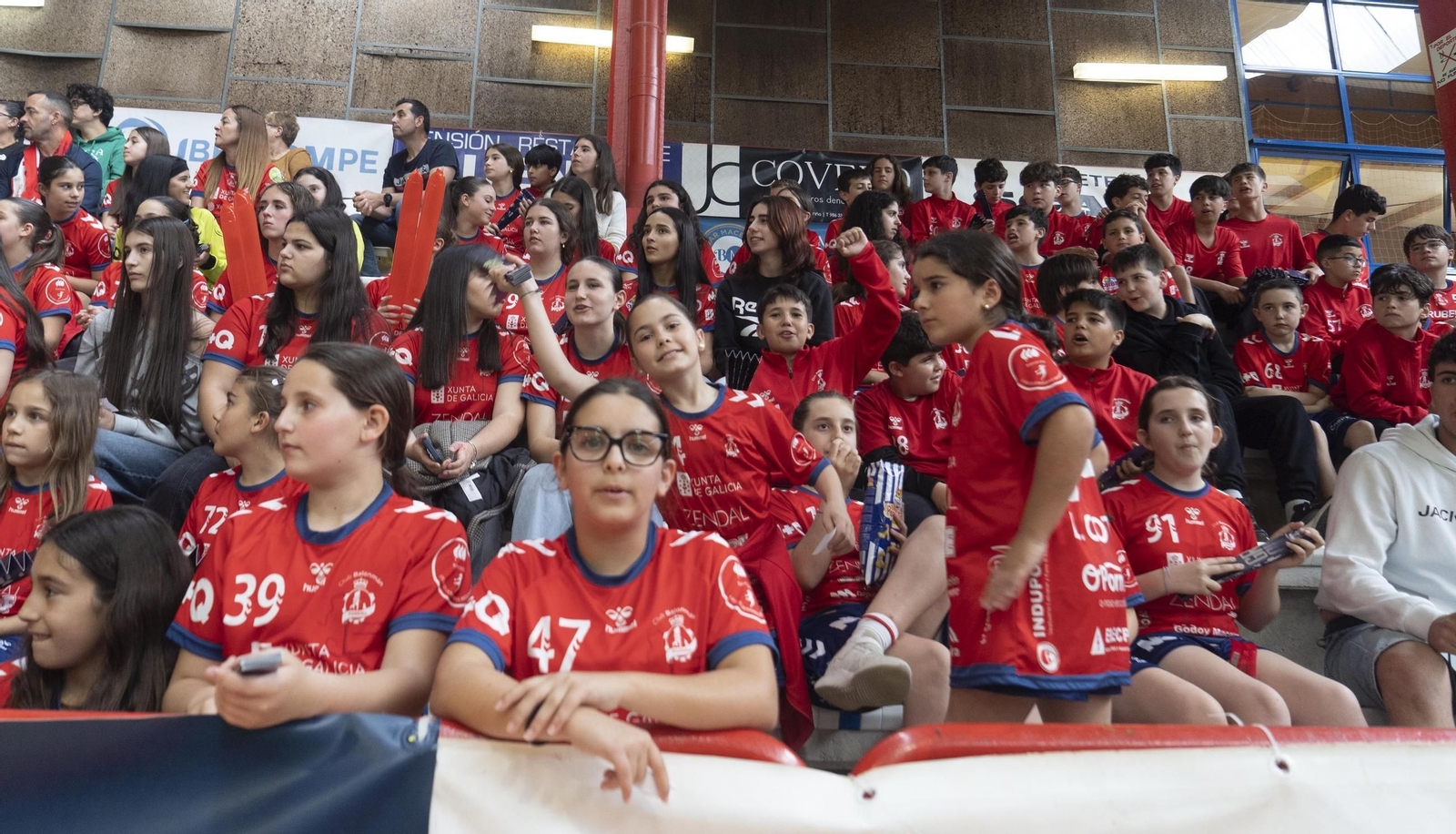 Galería | Porriño y Guardés se miden en el derbi femenino