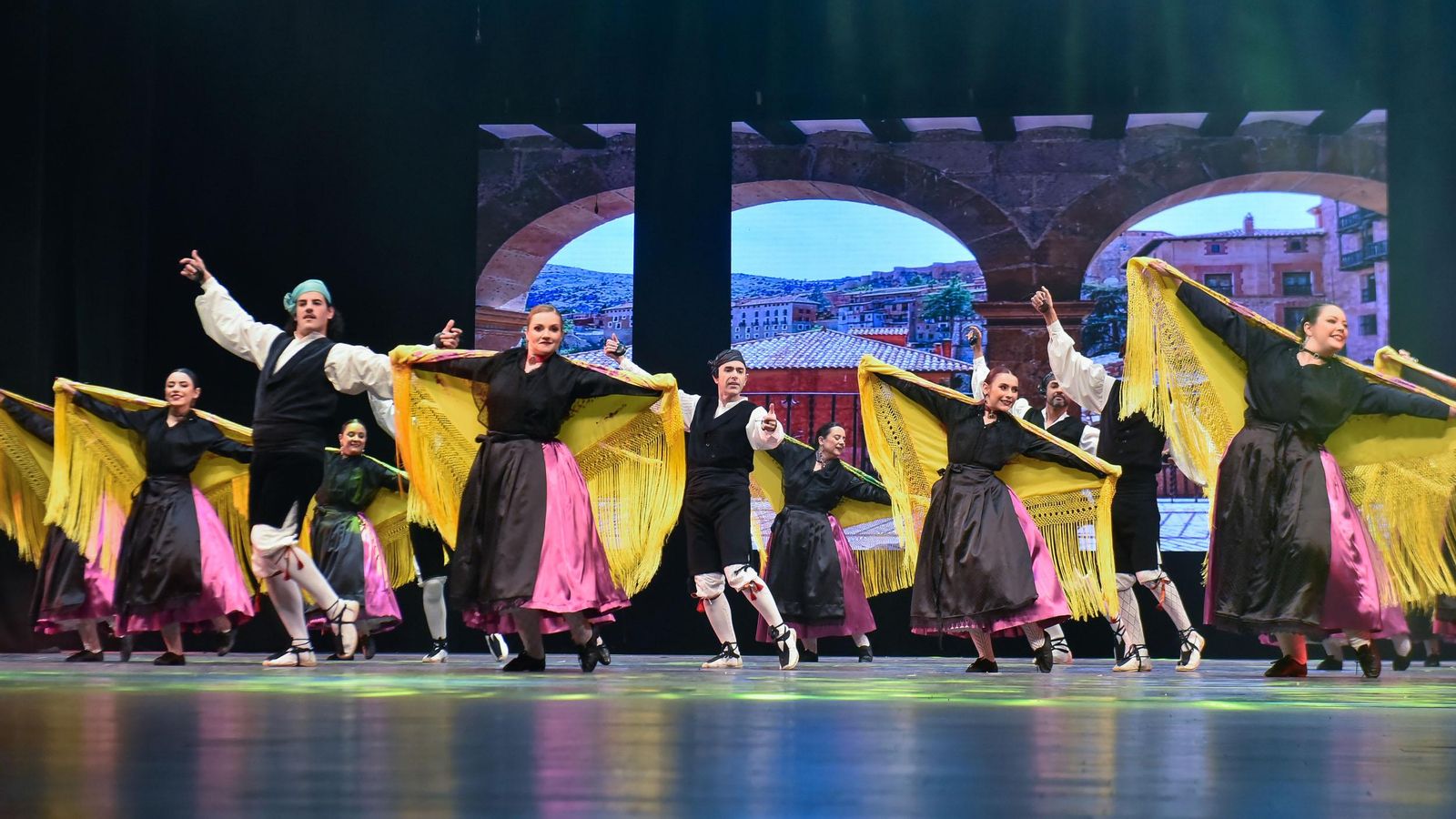 Actuación del Grupo Nobleza Baturra de Zaragoza en el 64.º Festival Folclórico del Paraná
