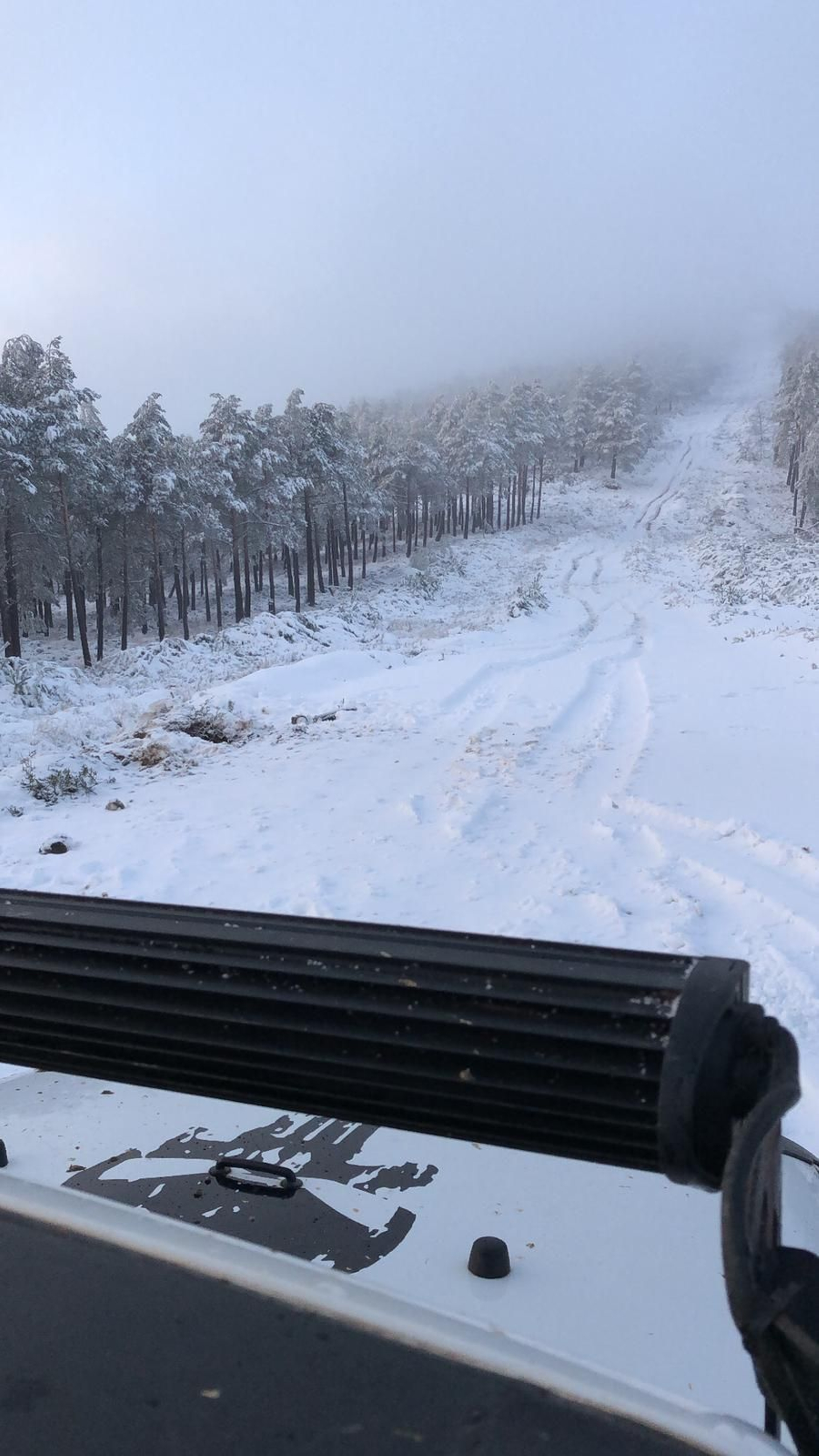 La nieve cubrió de blanco el Alto do Foxo