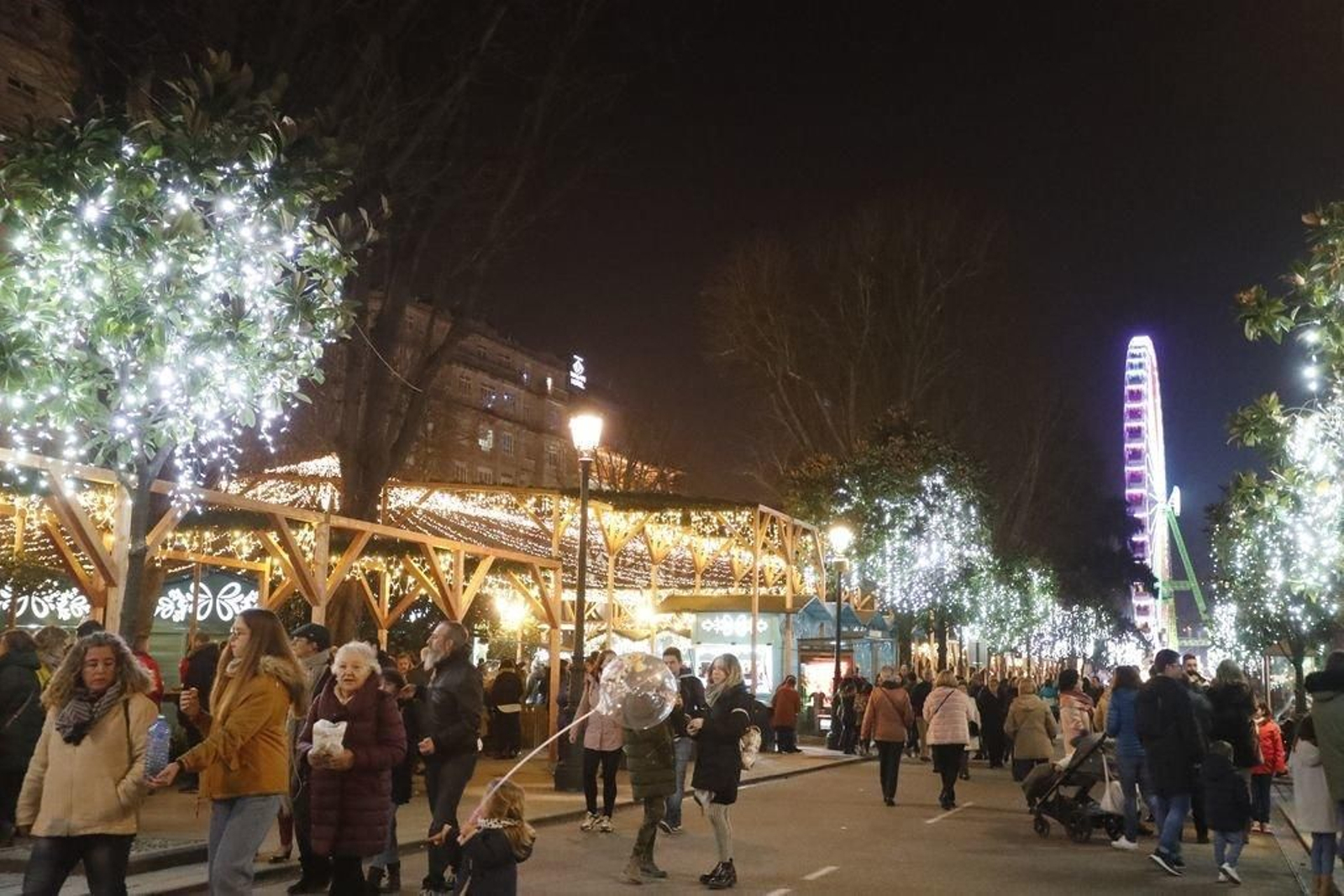 Los turistas invaden Vigo en el Puente31