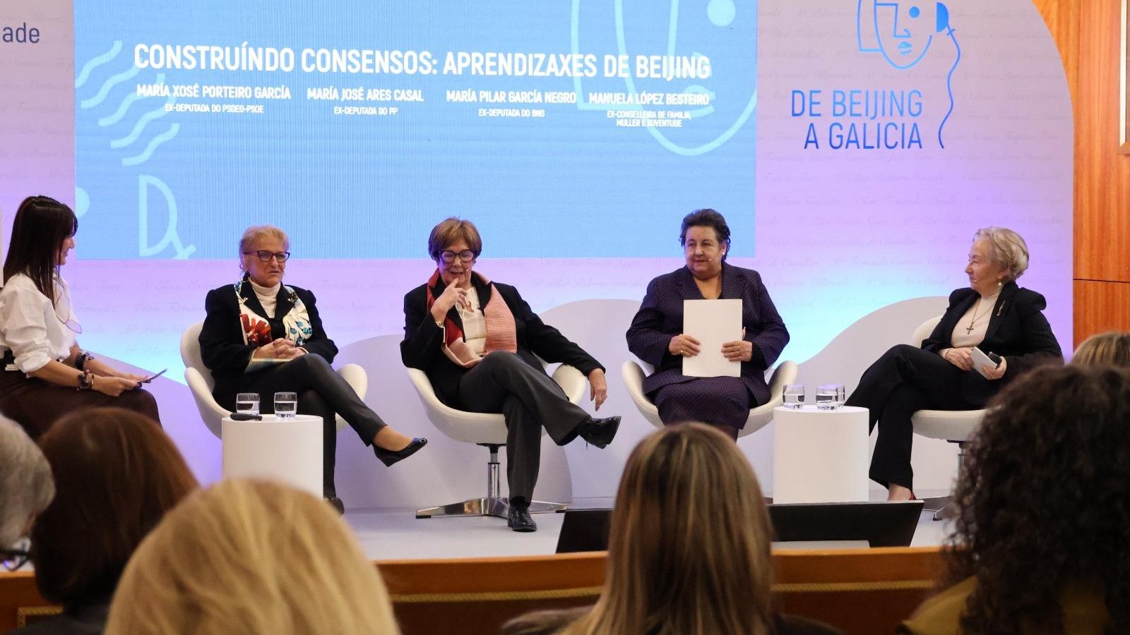 Participantes en la mesa "Construíndo consensos: aprendizaxes de Beijing".