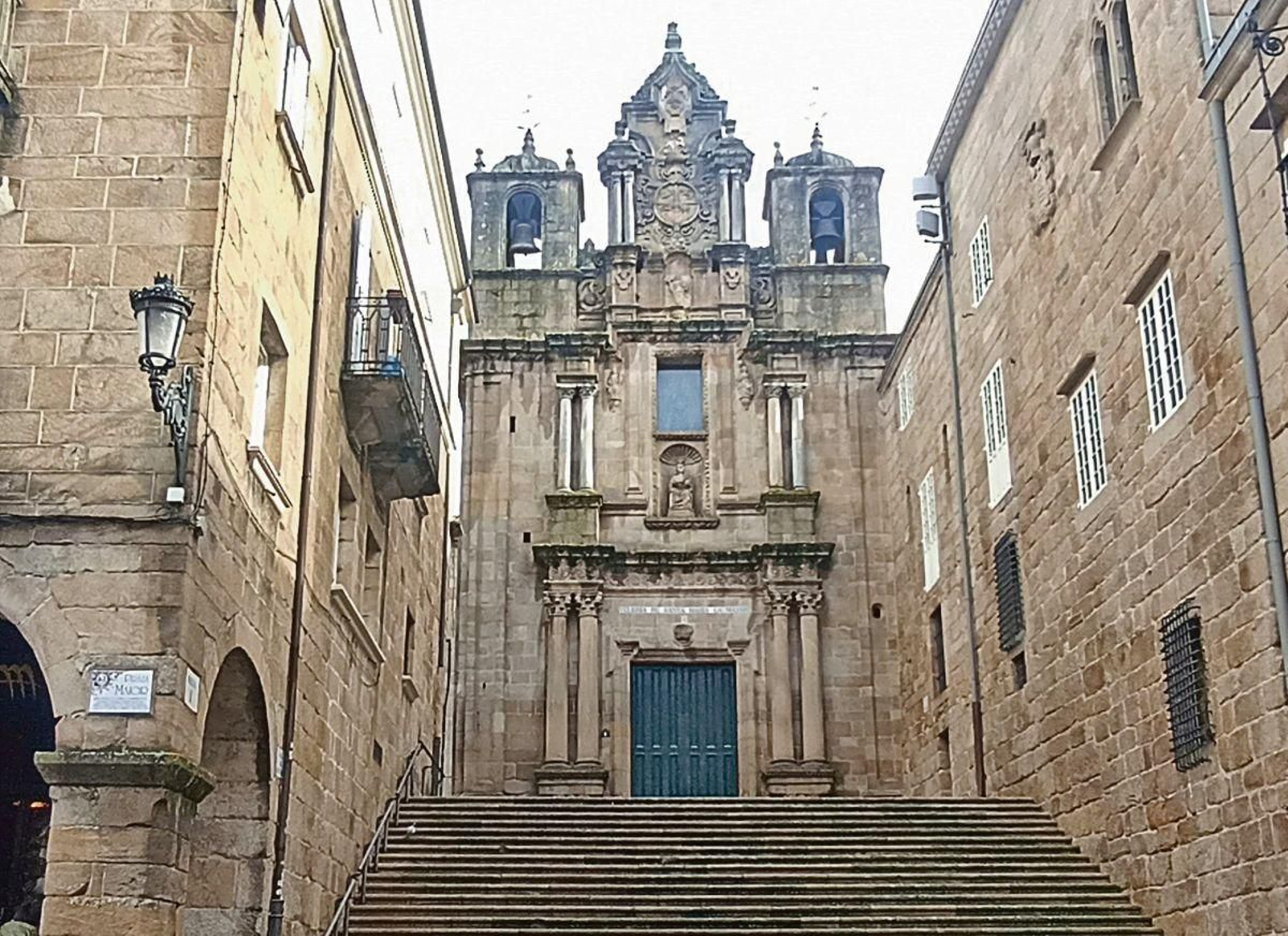 Entorno de Sta. María, onde a tradición sitúa o milagre de San Martiño.