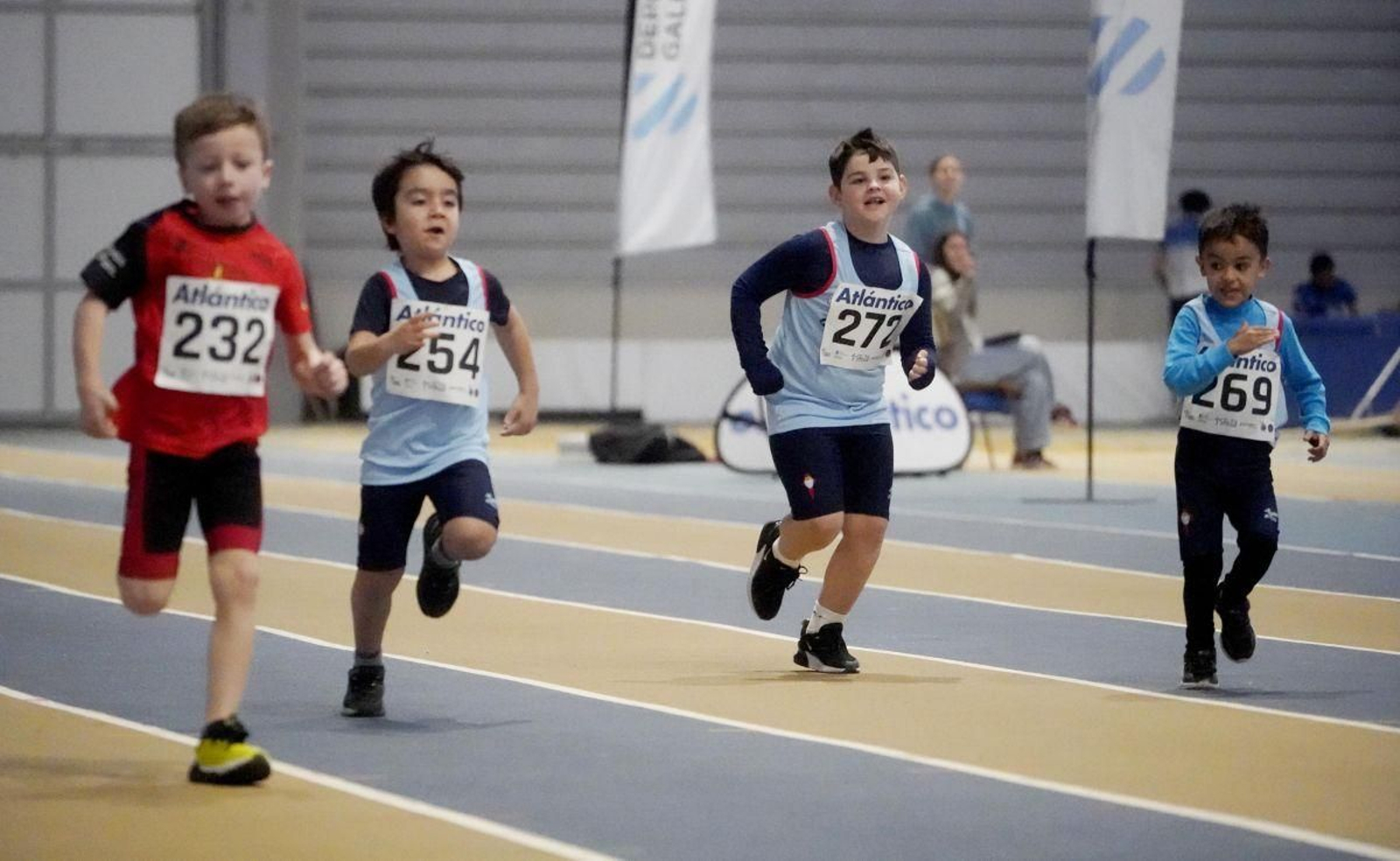 El módulo de atletismo del Ifevi acoge una cita con pruebas de velocidad y de concursos.
