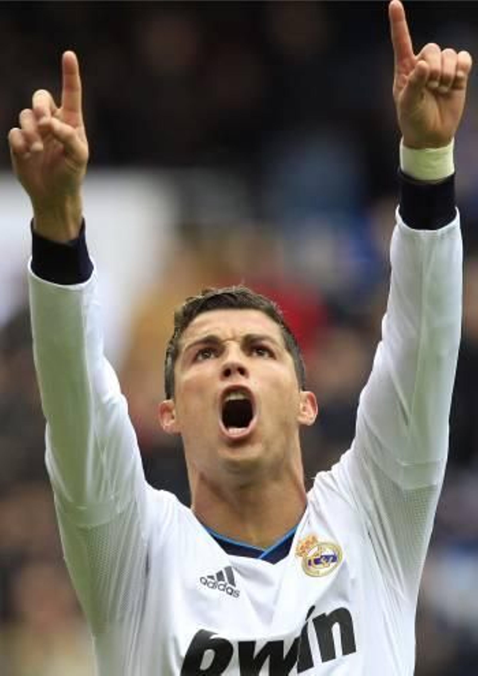 Cristiano Ronaldo celebra uno de los tres goles. (Foto: CHEMA MOYA)