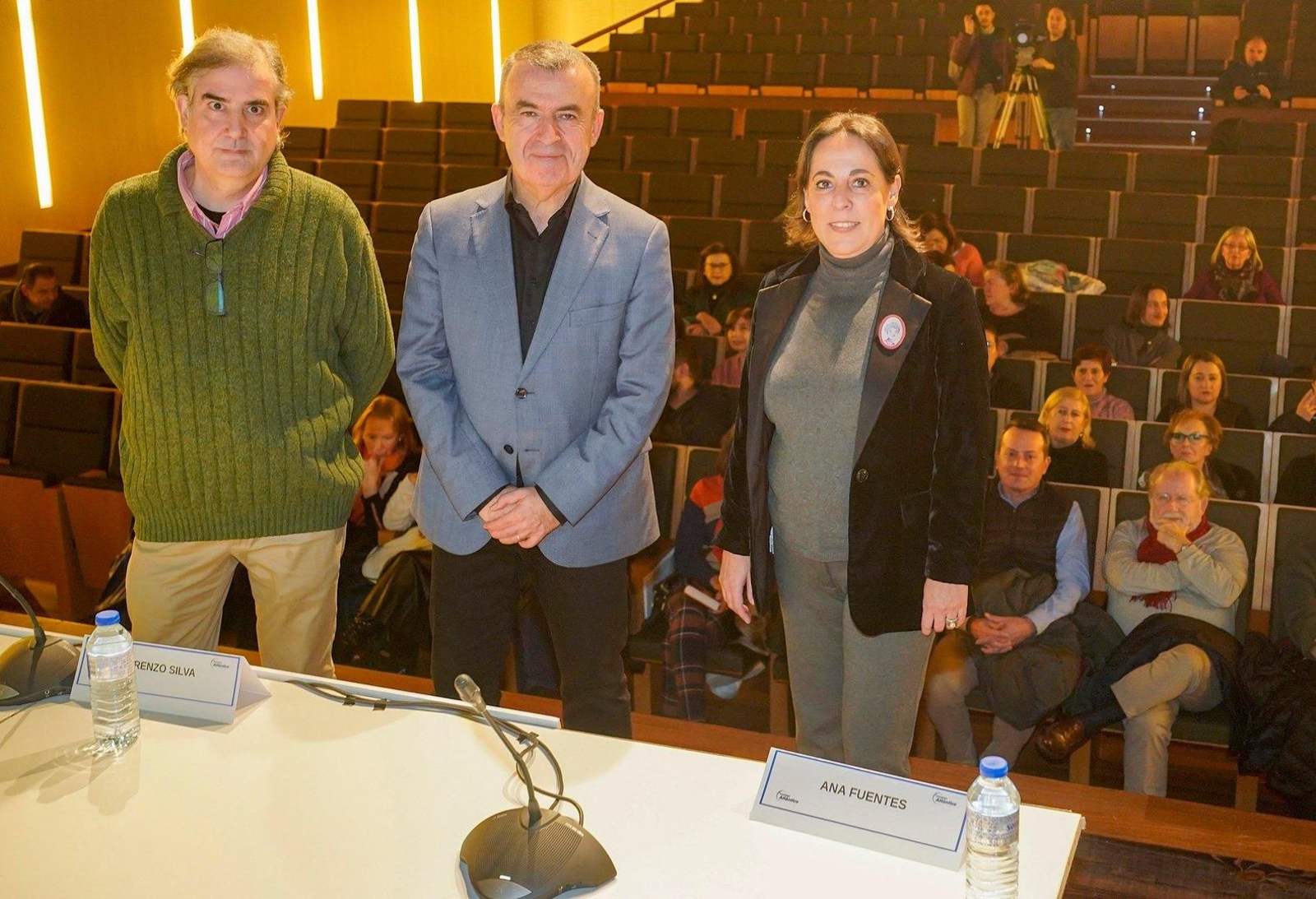 Ana Fuentes, Lorenzo Silva y Xurxo Patiño en el Foro Atlántico.